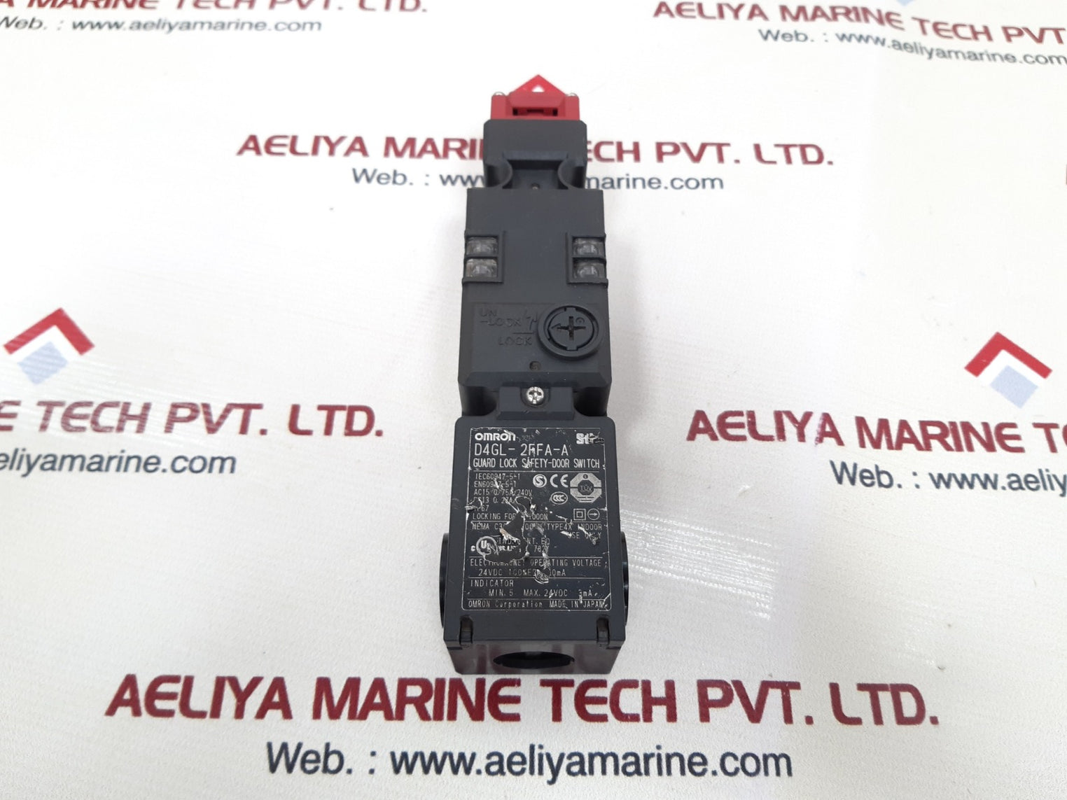 Omron d4gl-2ffa-a guard lock safety-door switch 24vdc 3 ma