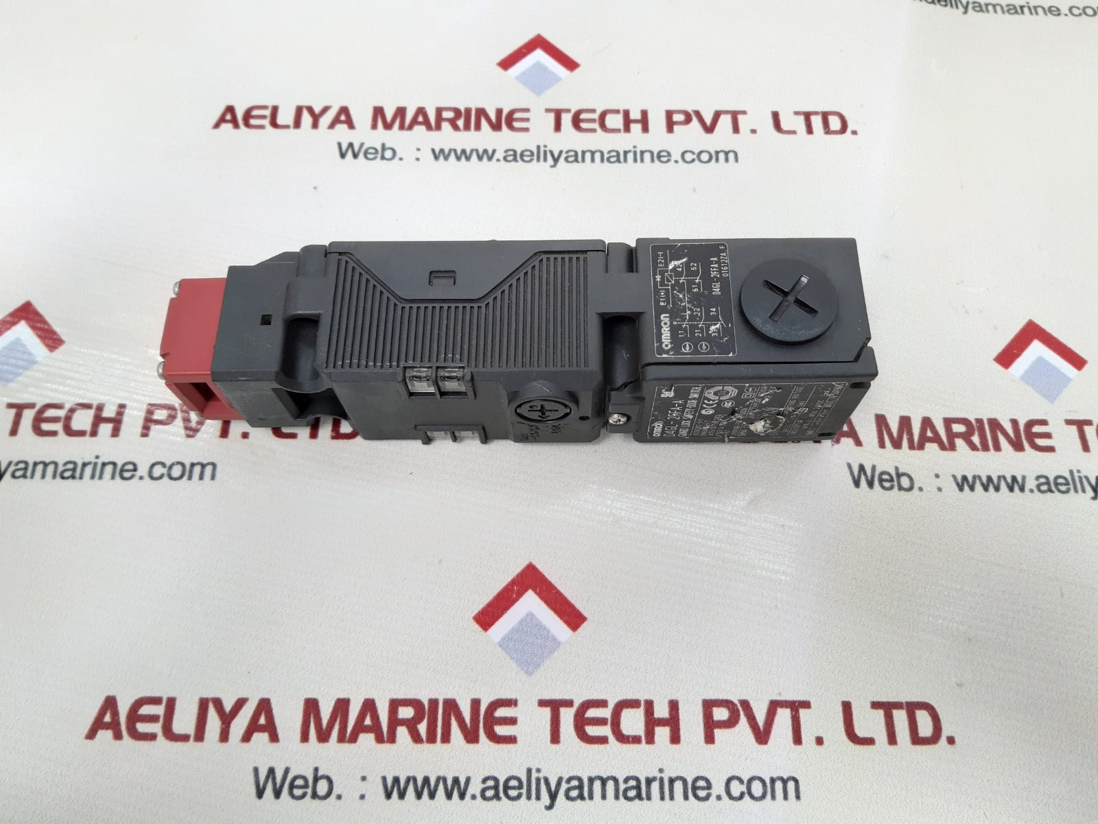 Omron d4gl-2ffa-a guard lock safety-door switch 24vdc 3 ma