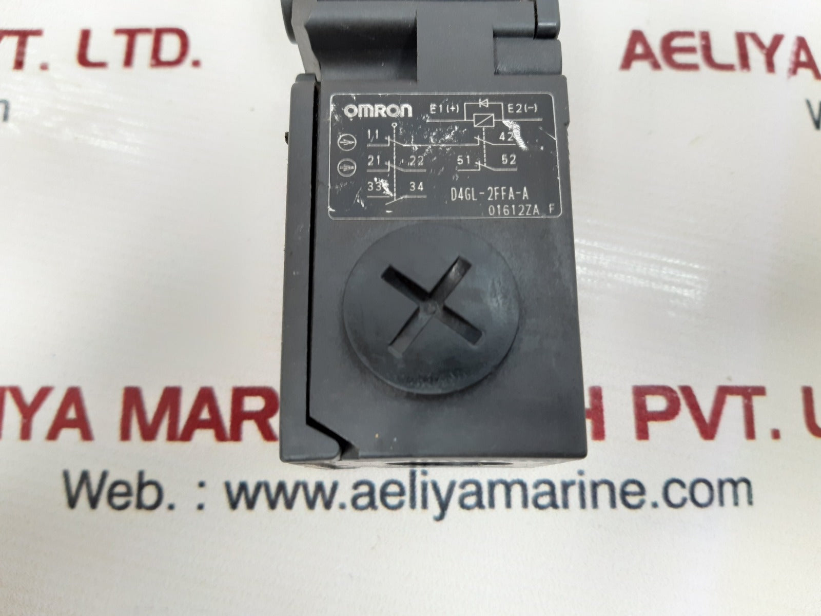 Omron d4gl-2ffa-a guard lock safety-door switch 24vdc 3 ma