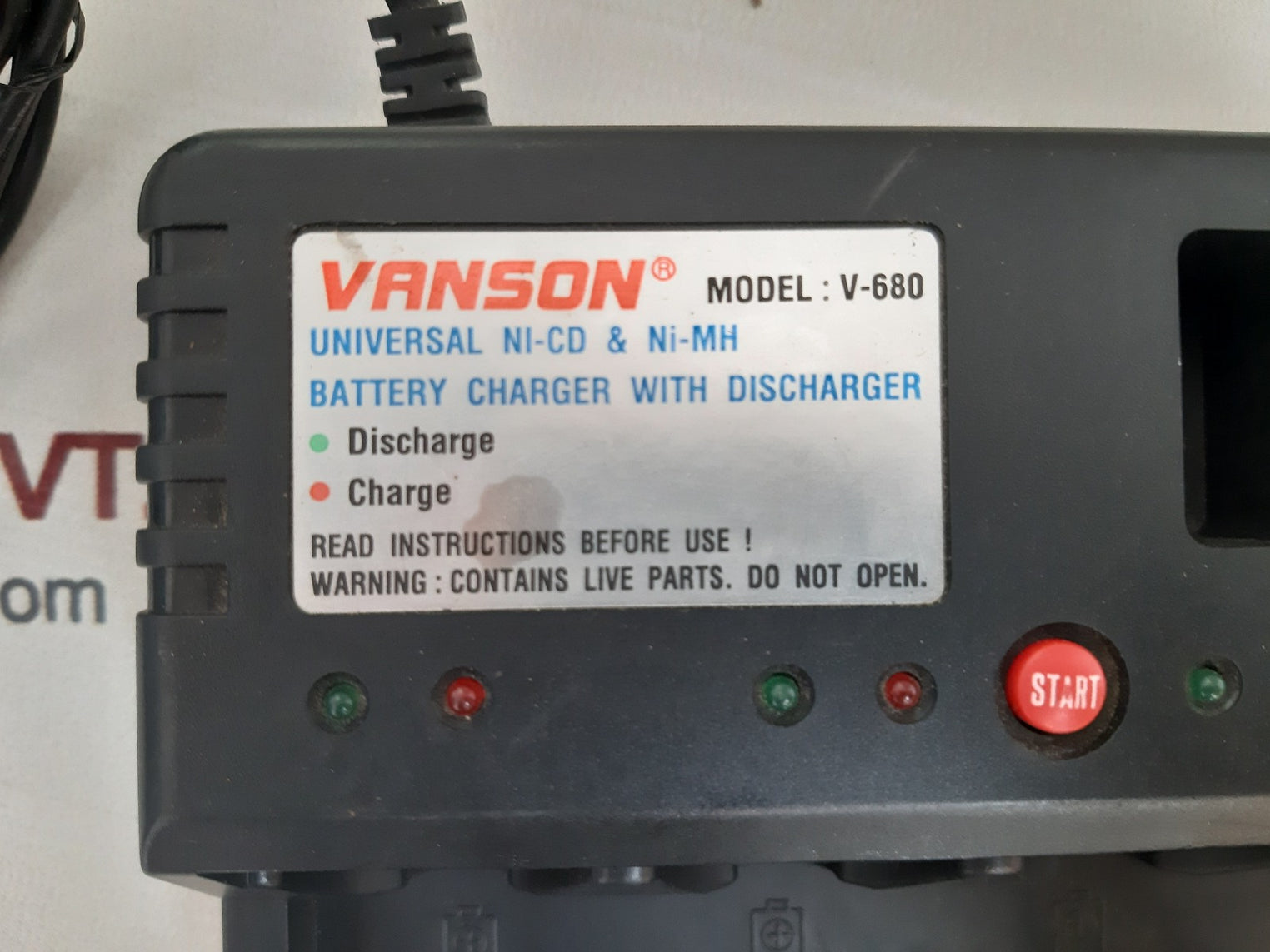 Vanson v-680 battery charger with discharger