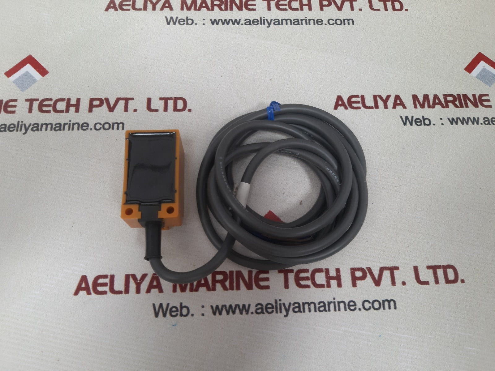 Omron tl-n10my1 proximity switch
