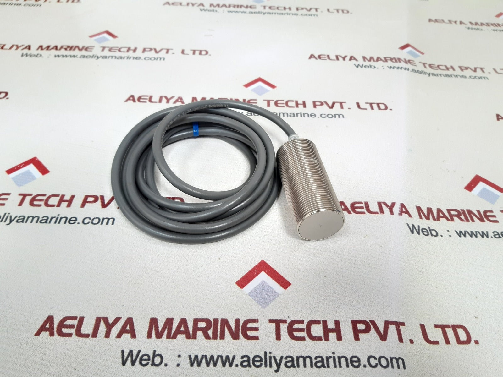 Omron  e2e2-x10c1 proximity switch