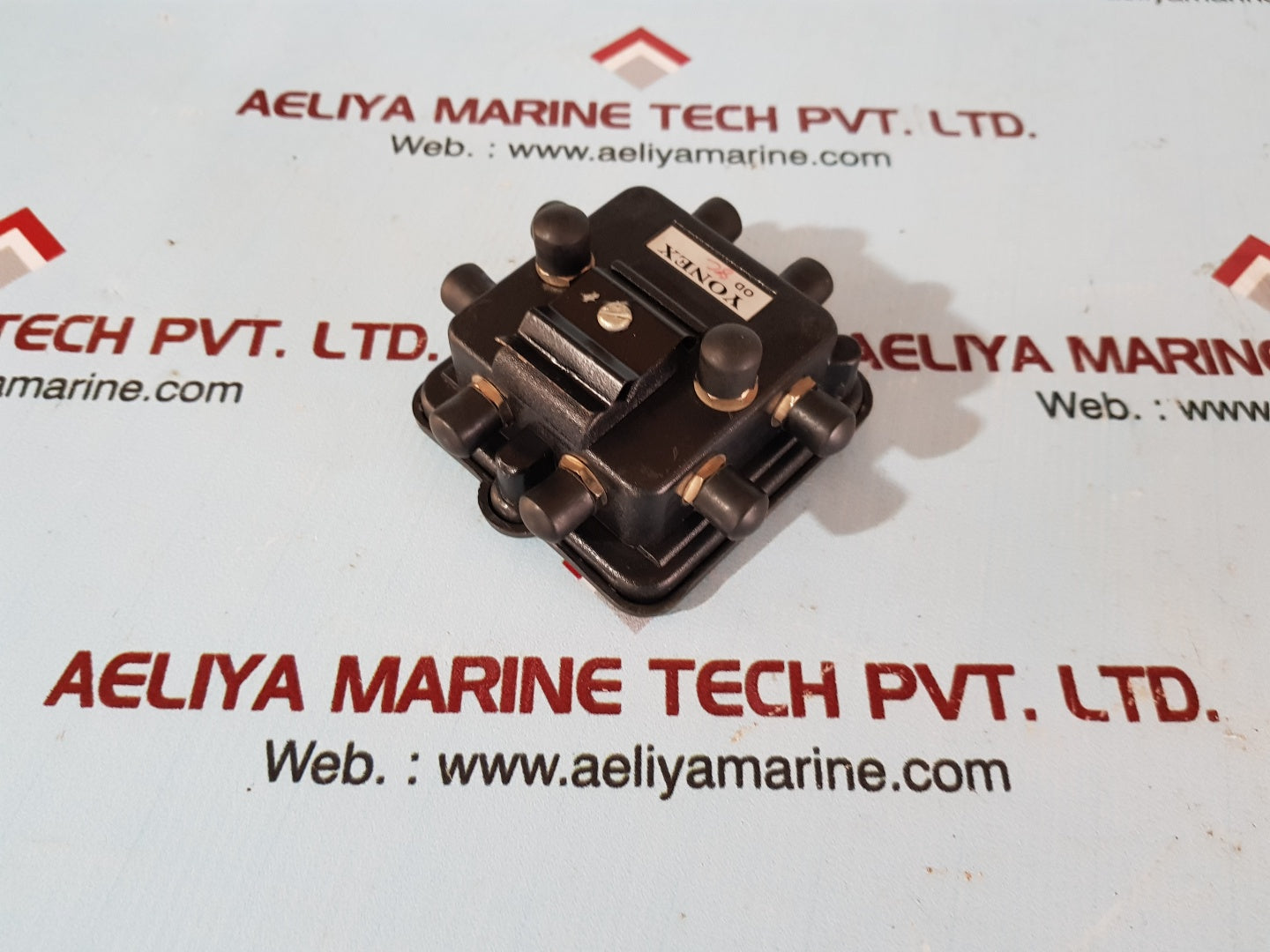 Yonex vhf-uhf 8-way directional coupler