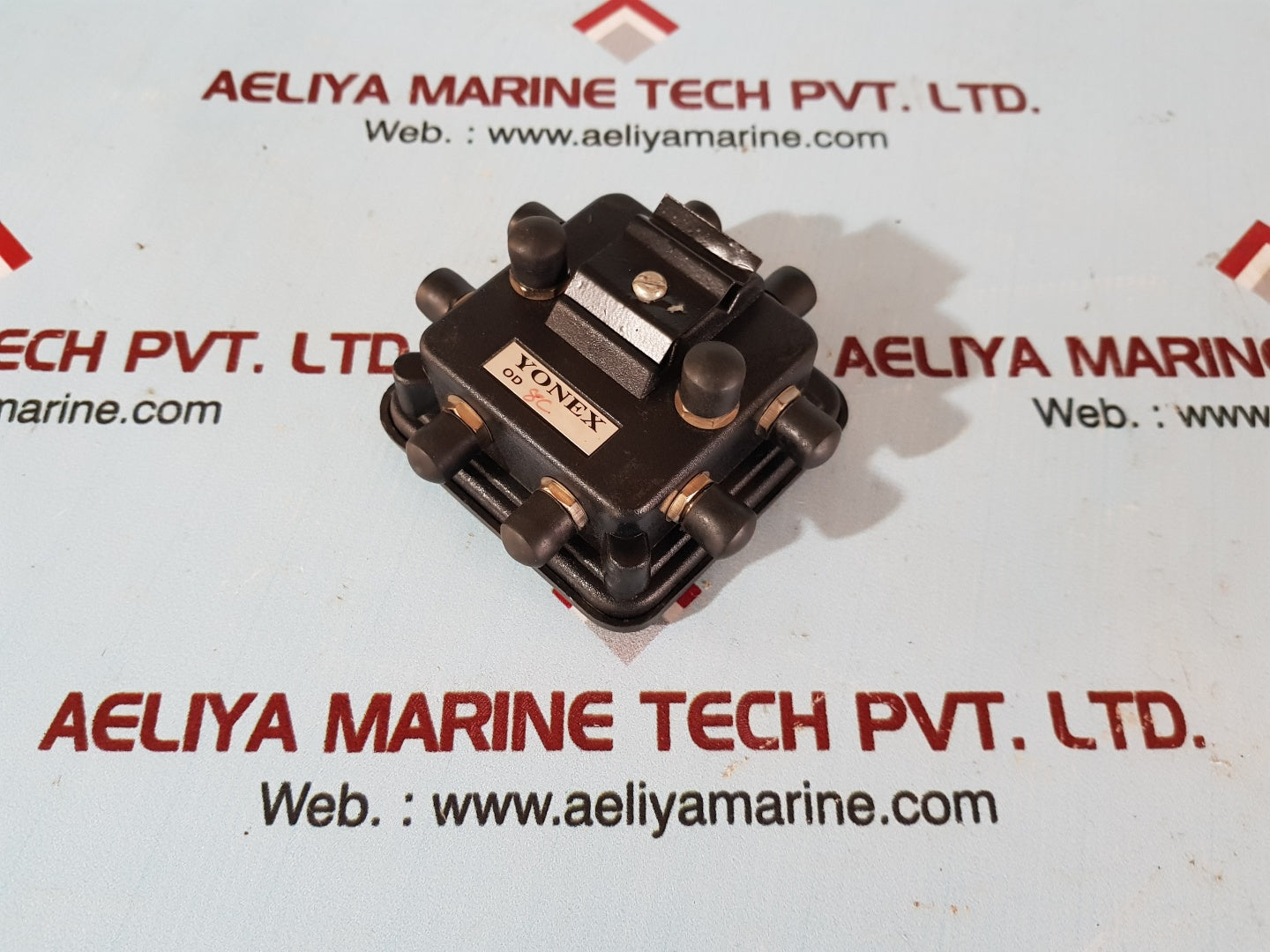 Yonex vhf-uhf 8-way directional coupler