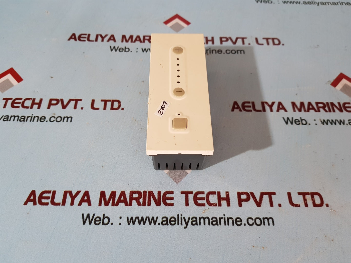 Legrand dimmer switch 100-240v 50/60hz 100w