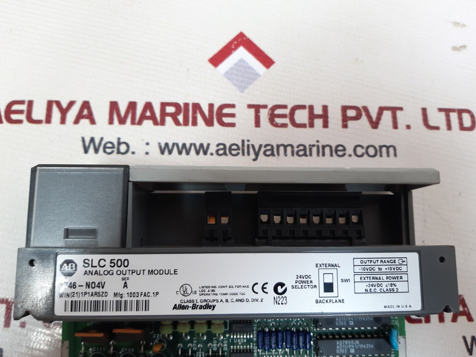 Allen-bradley 1746-n04v ser.a slc 500 analog output module
