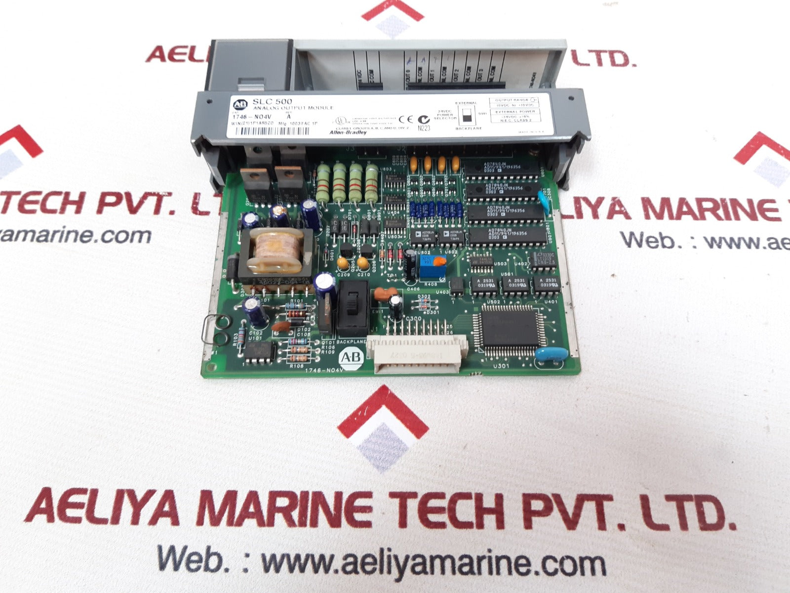 Allen-bradley 1746-n04v ser.a slc 500 analog output module