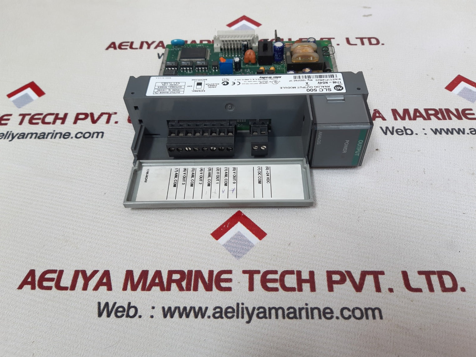 Allen-bradley 1746-n04v ser.a slc 500 analog output module