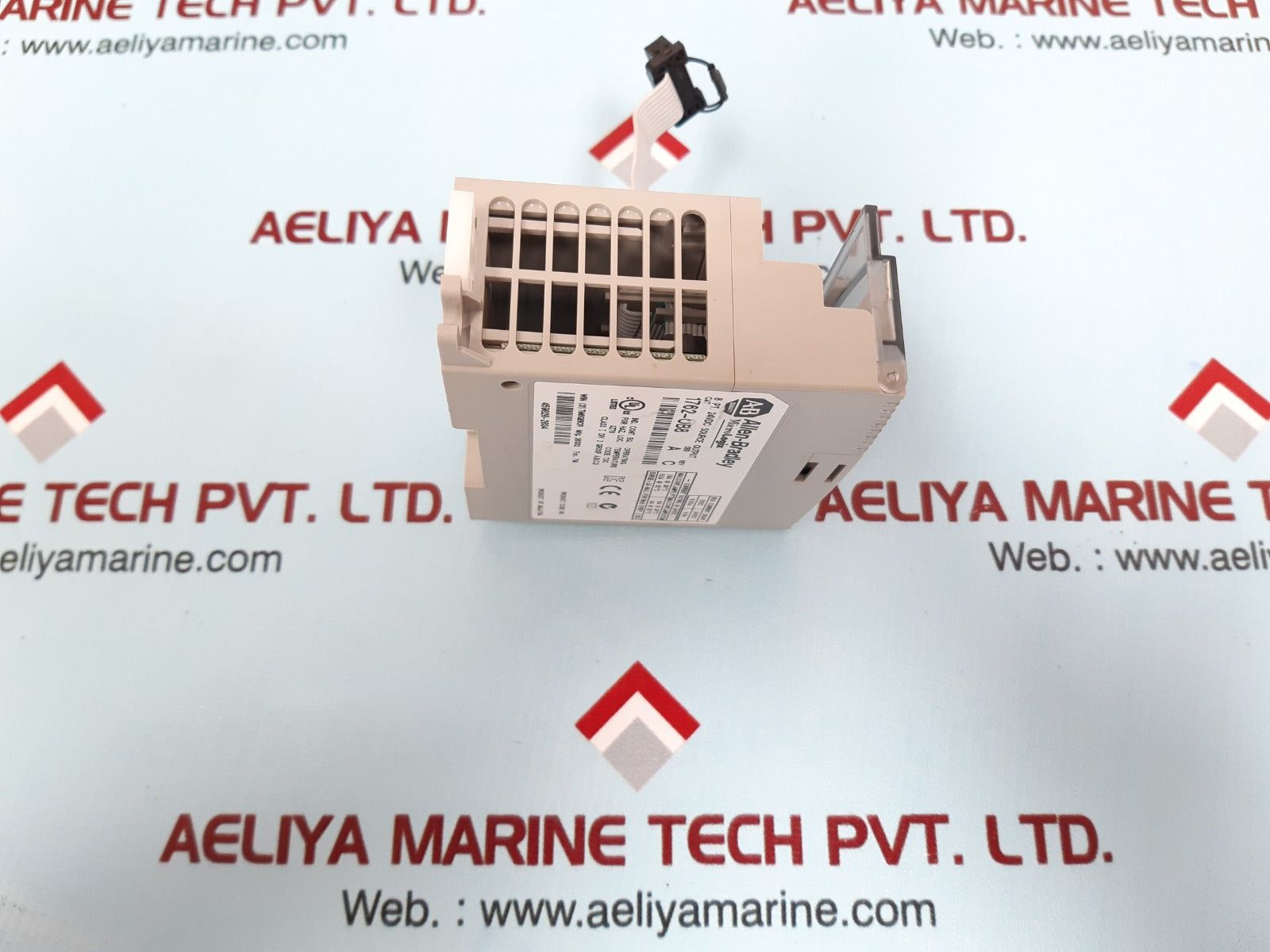 Allen-bradley 1762-ob8 micrologix 8 pt.24vdc source output module ser A