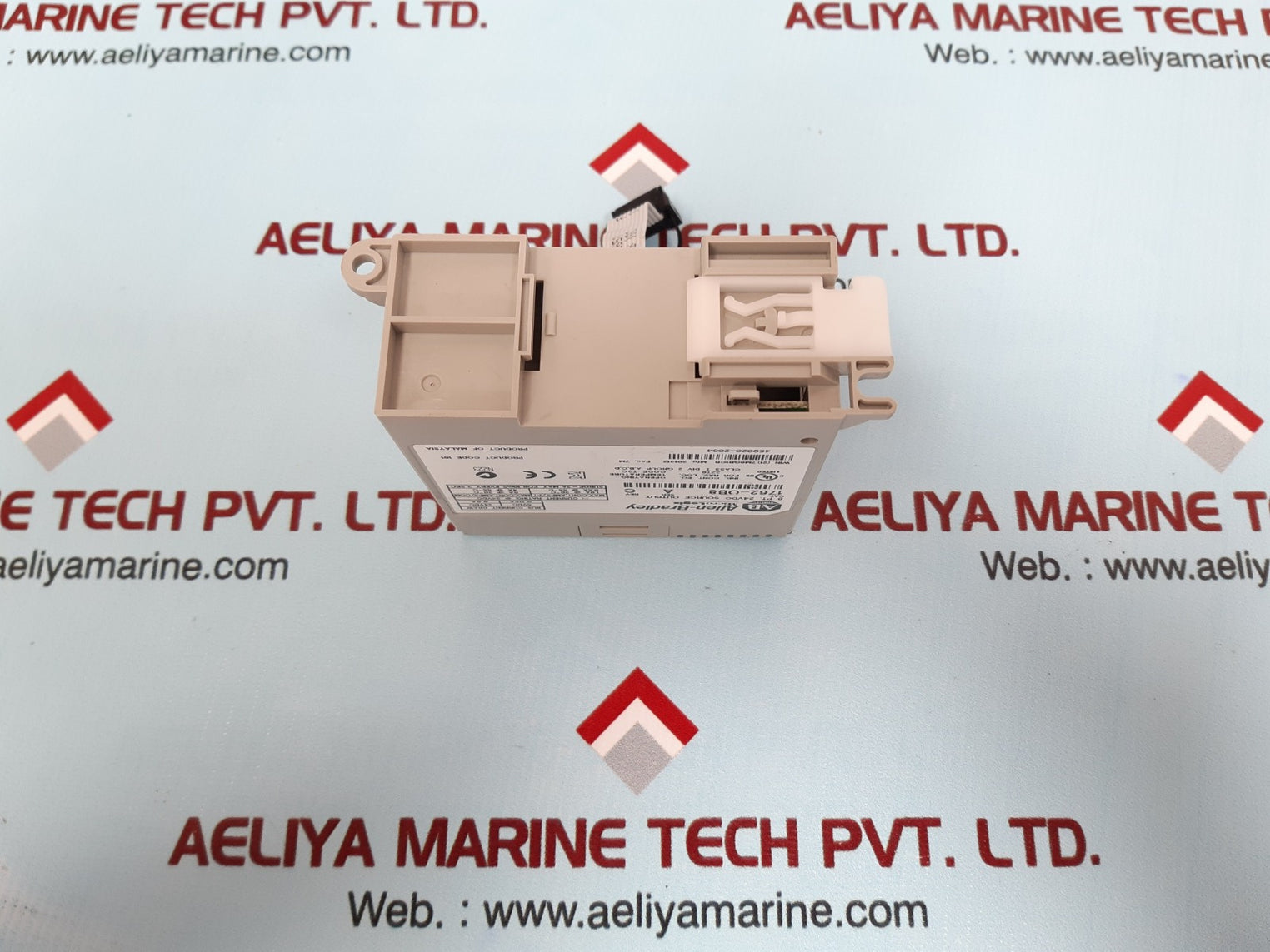 Allen-bradley 1762-ob8 micrologix 8 pt.24vdc source output module ser A