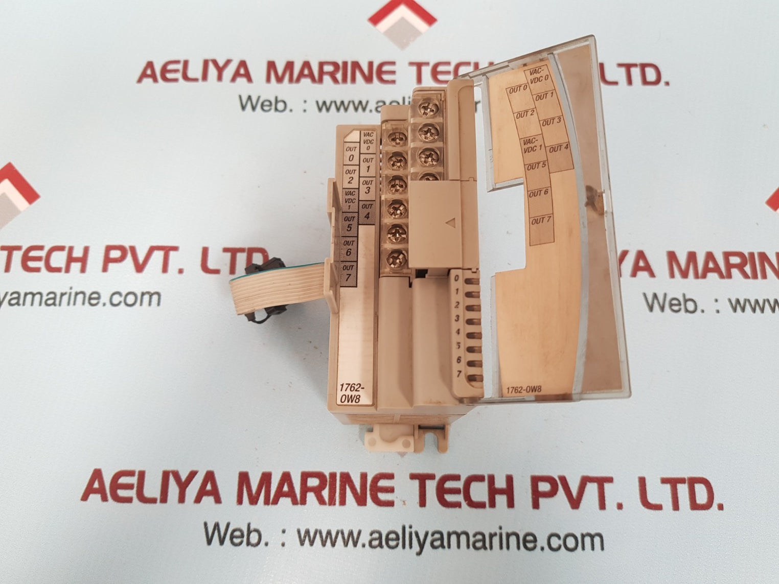 Allen-bradley micrologix 1762-ow8 ser.a rev.a relay output module 