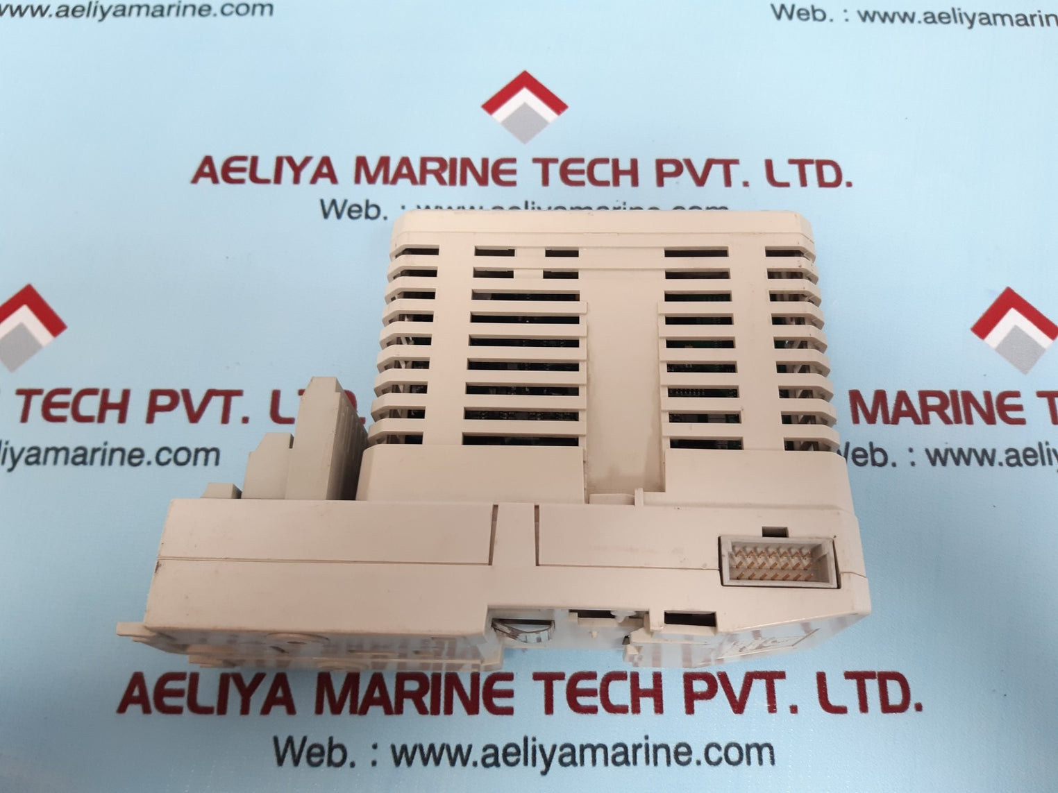 Abb ao810v2 analog output module with 3bse013230r1 compact module 