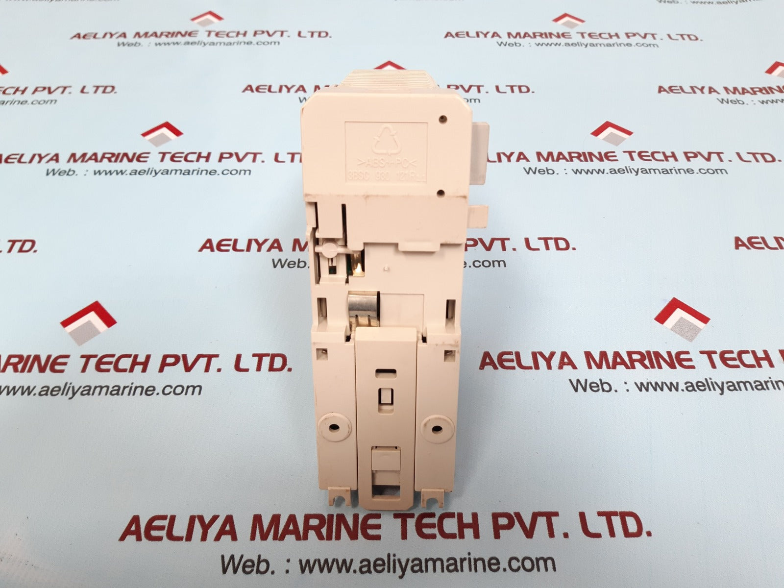Abb ao810v2 analog output module with 3bse013230r1 compact module 