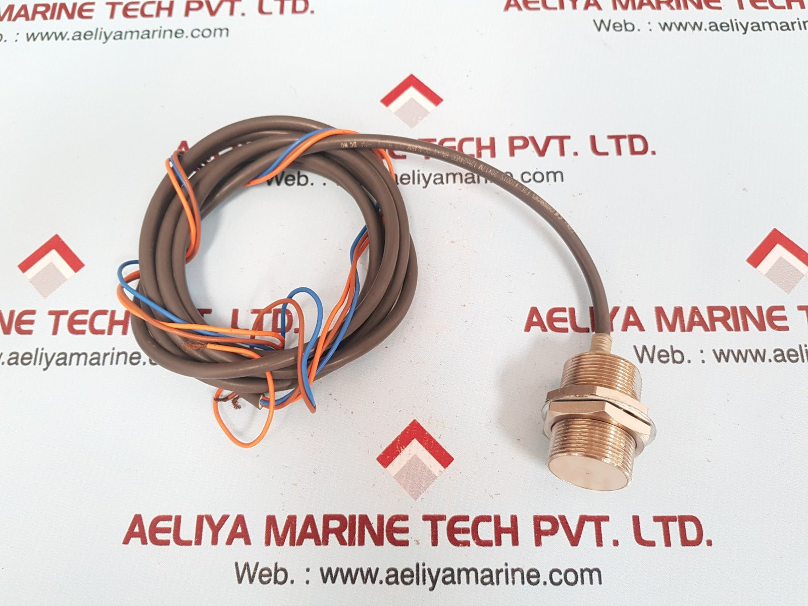Omron e2e-x10d1s proximity sensor 