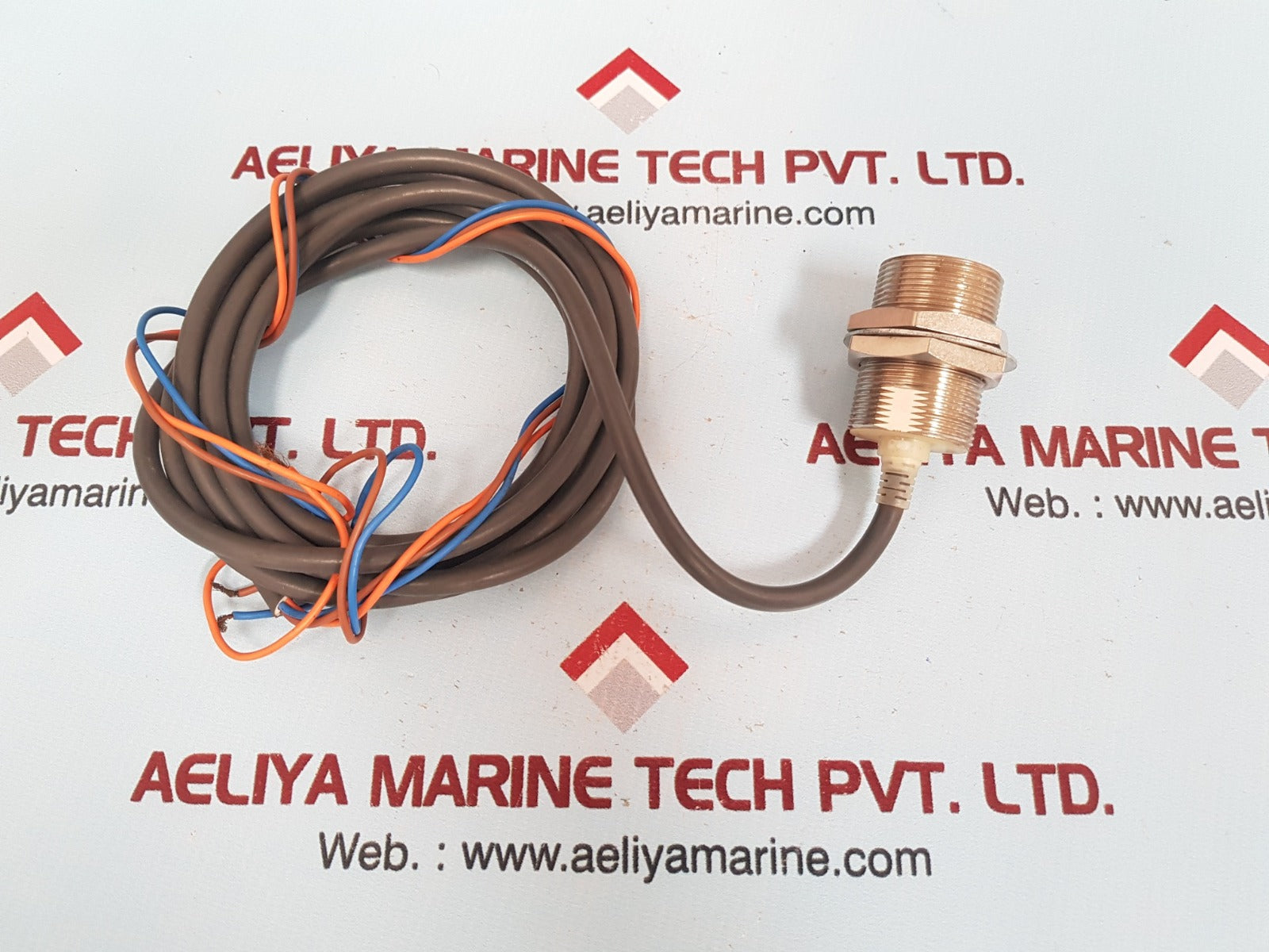 Omron e2e-x10d1s proximity sensor 