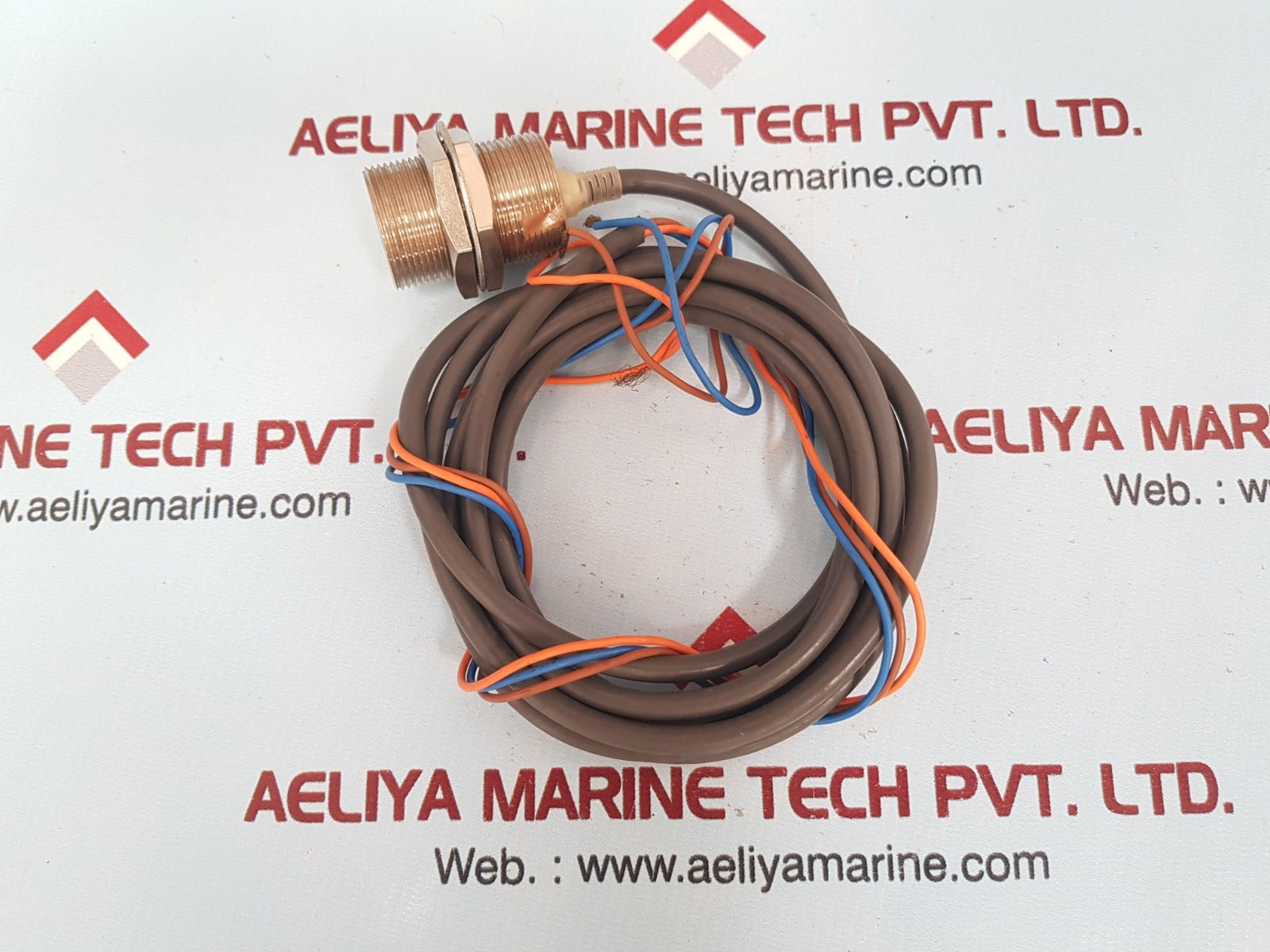 Omron e2e-x10d1s proximity sensor 