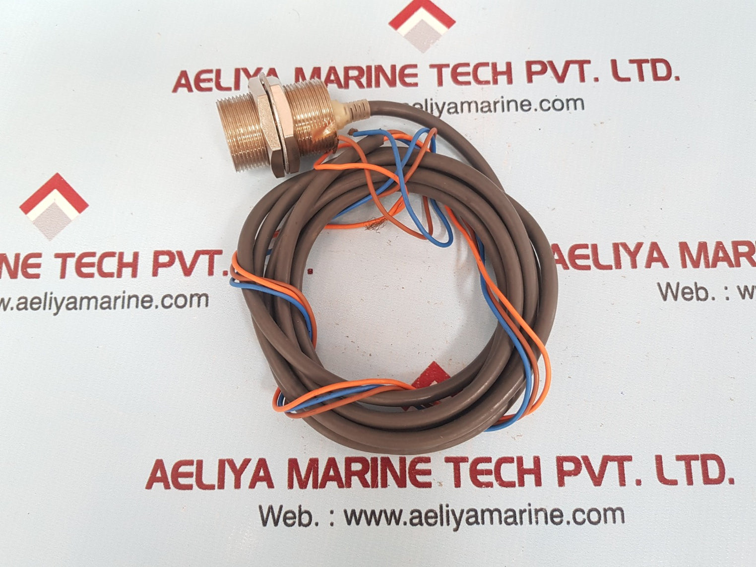 Omron e2e-x10d1s proximity sensor 