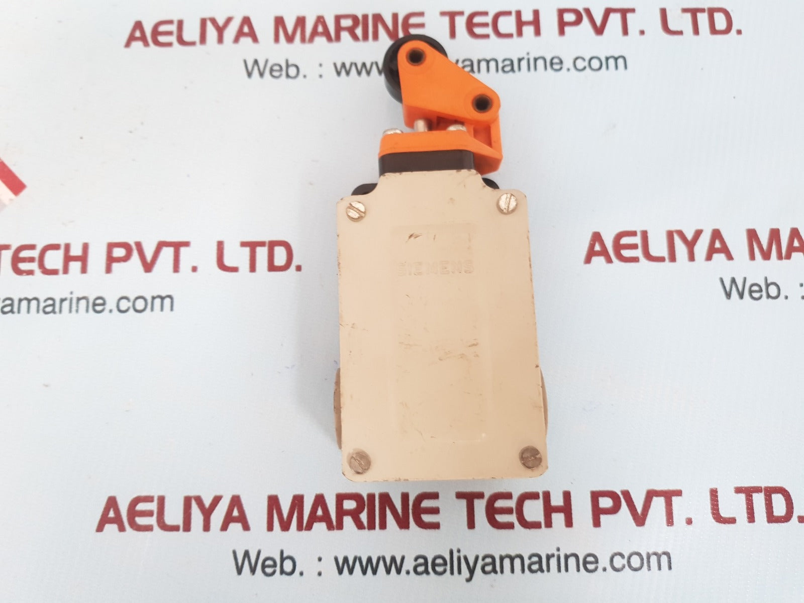 Siemens 3se3 303-0e roller lever limit switch 