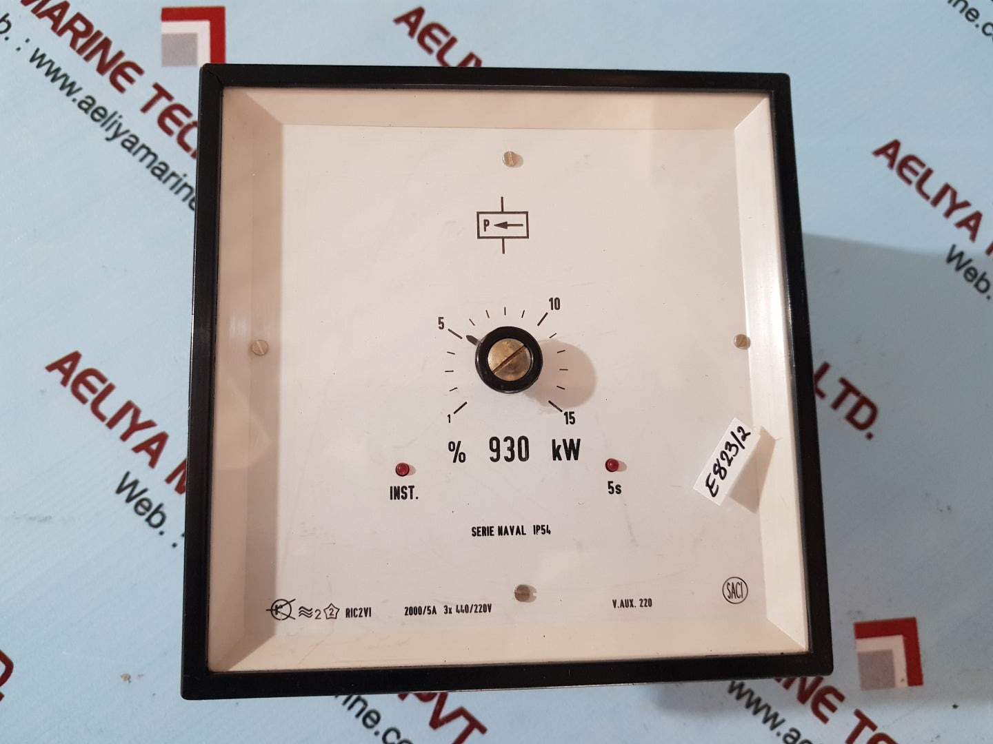 Saci naval ric2vi analouge instrument