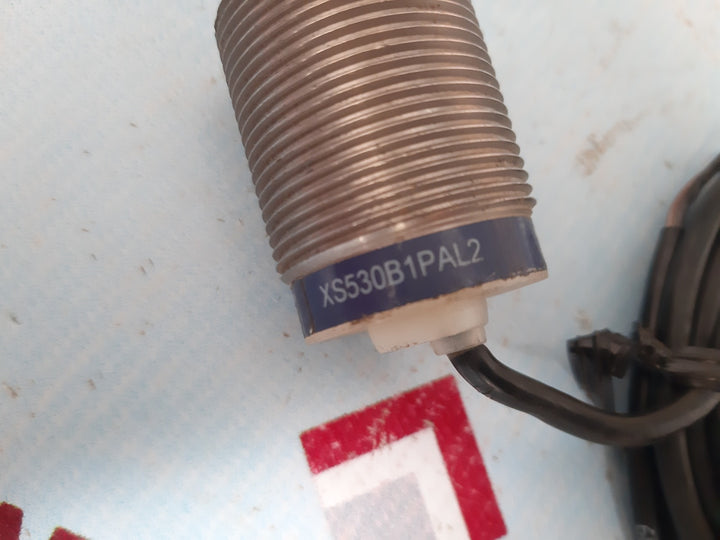 Telemecanique xs530b1pal2 proximity sensor 