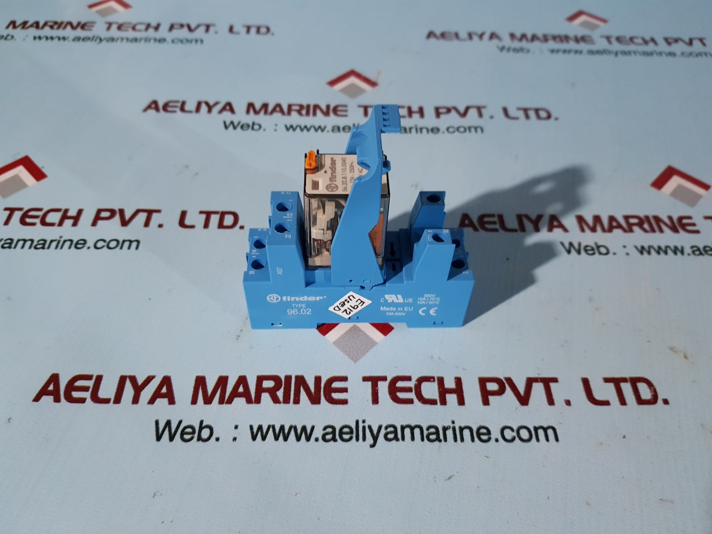 Finder 56.32.8.110.0040 Relay With 96.02 Socket 12A-250V
