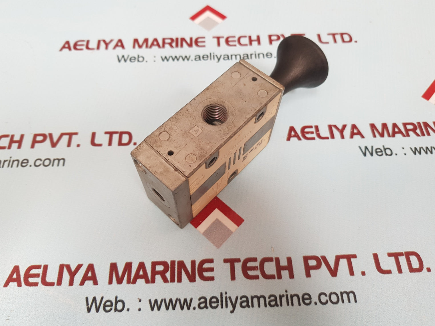 Rexroth 563 446 110 0 Directional Control Valve