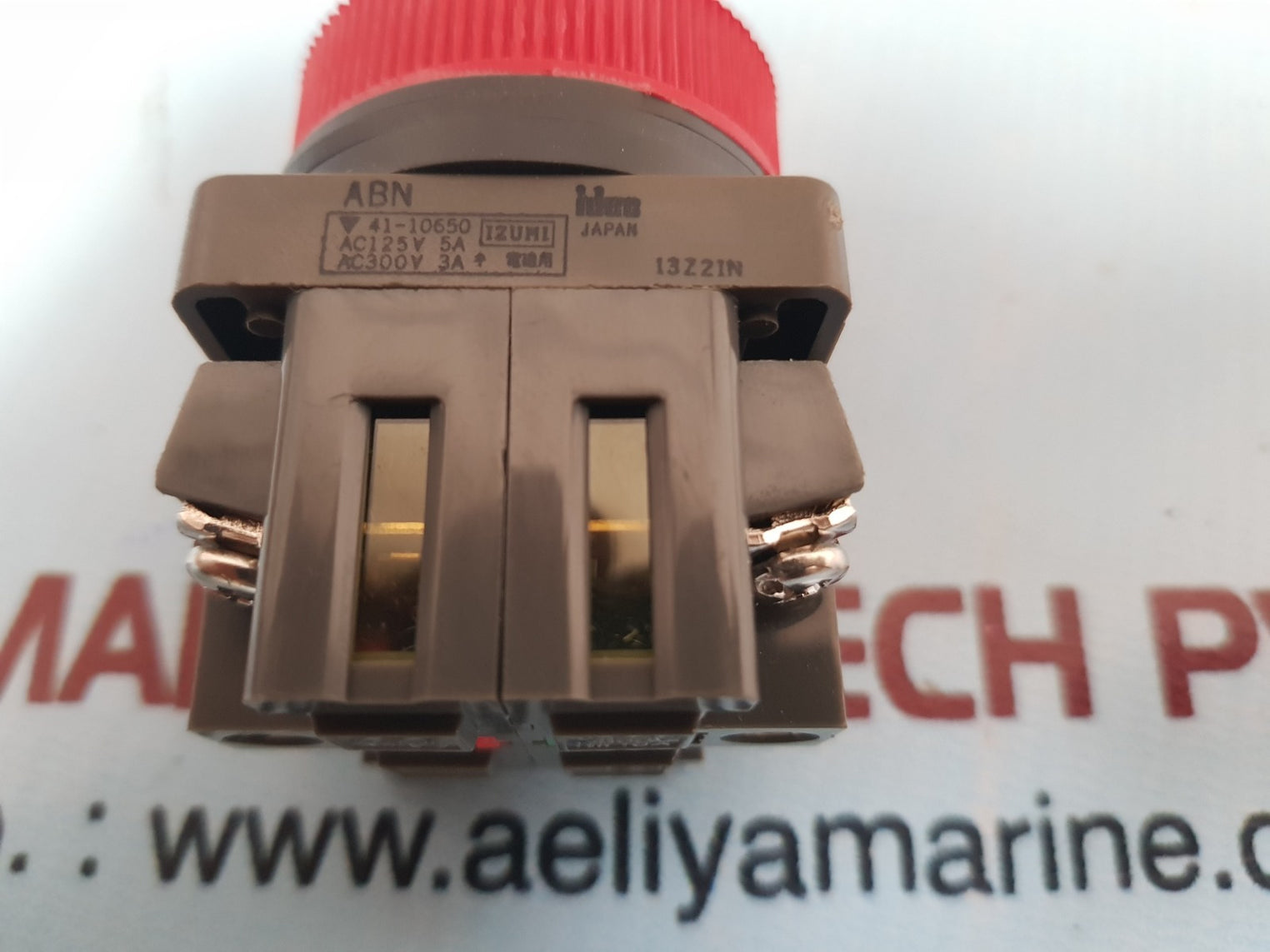 Idec 41-10650 izumi red momentary push button