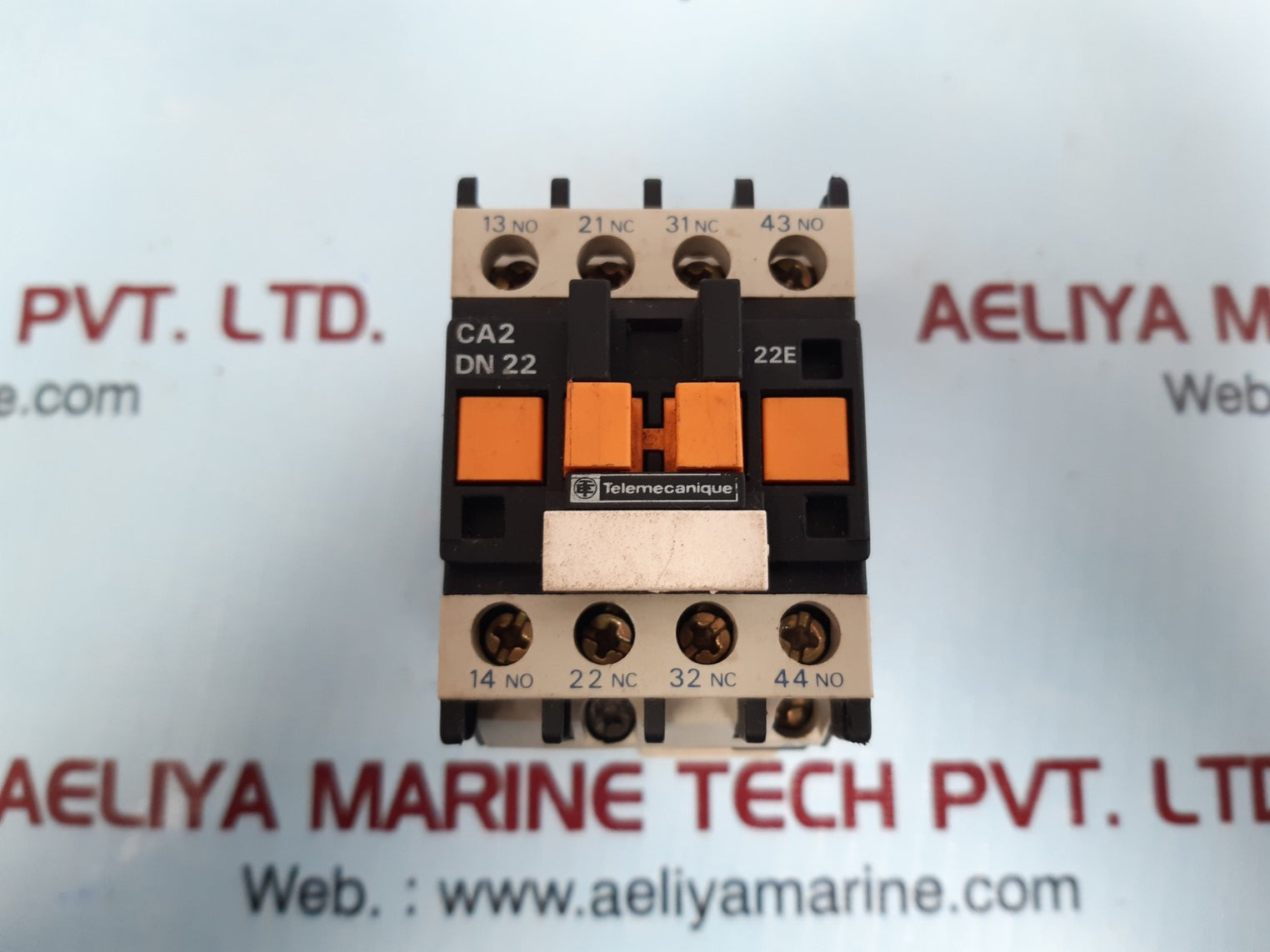 Telemecanique Ca2 Dn22 Contactor Relay 24V 50/60Hz 600V Ac Max