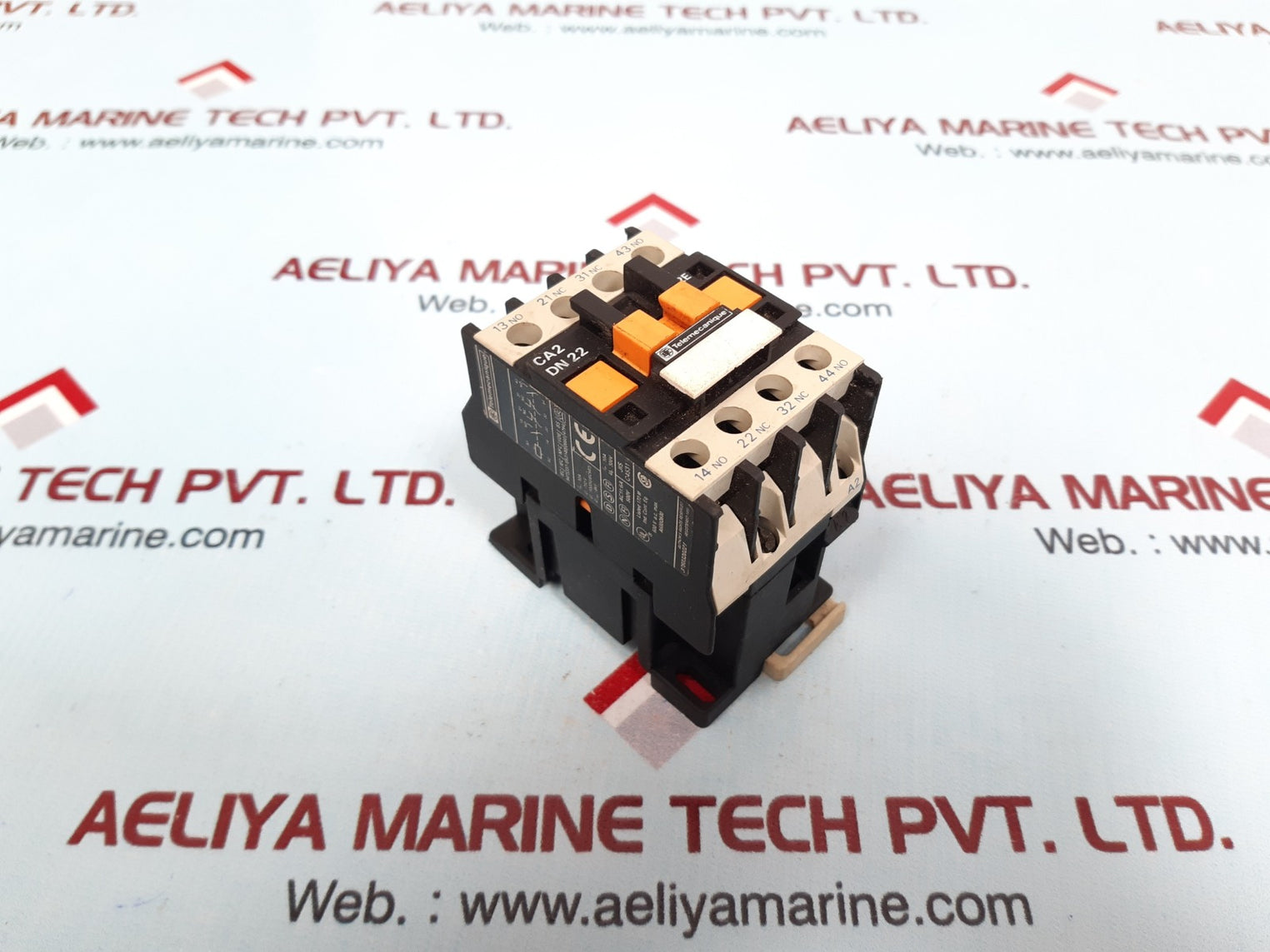 Telemecanique Ca2 Dn22 Contactor Relay 24V 50/60Hz 600V Ac Max