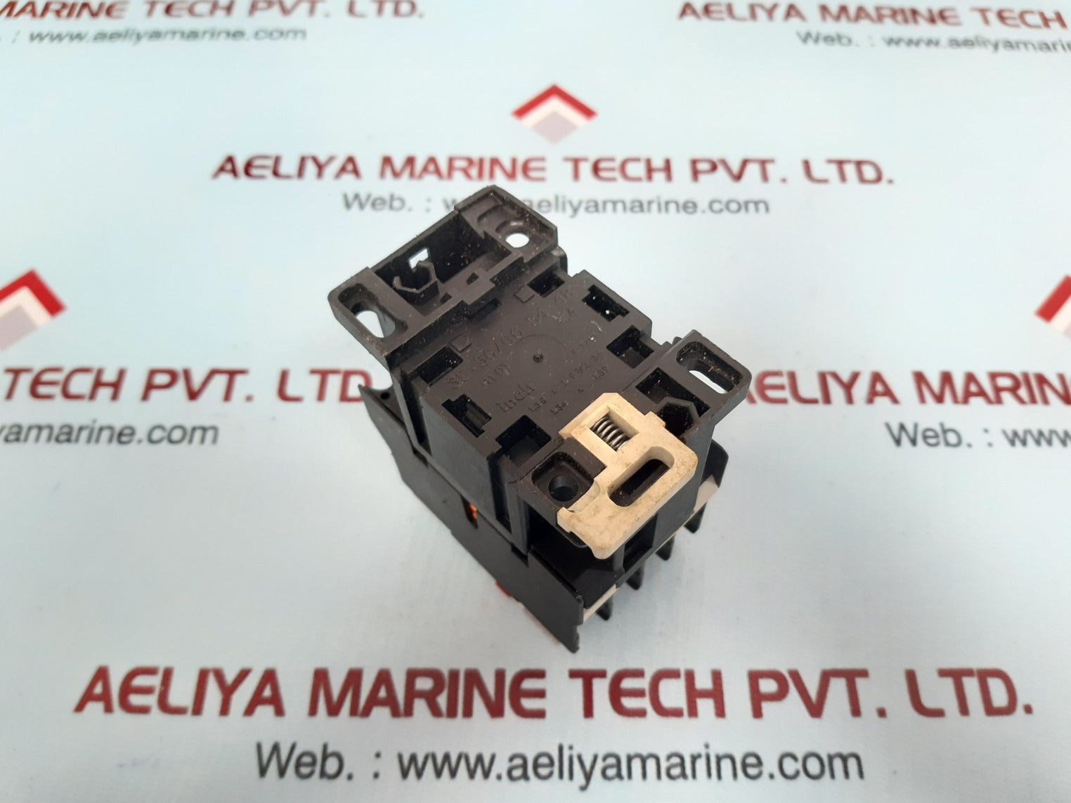 Telemecanique Ca2 Dn22 Contactor Relay 24V 50/60Hz 600V Ac Max