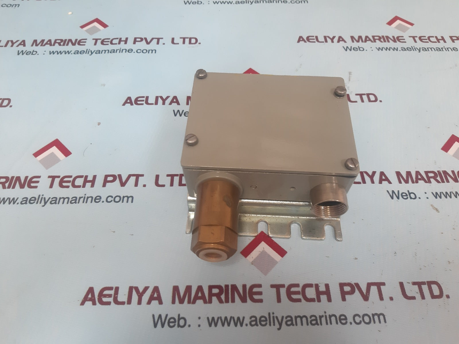 Trafag 904.2381 Pressure Transmitter 2-40 Bar 91277504