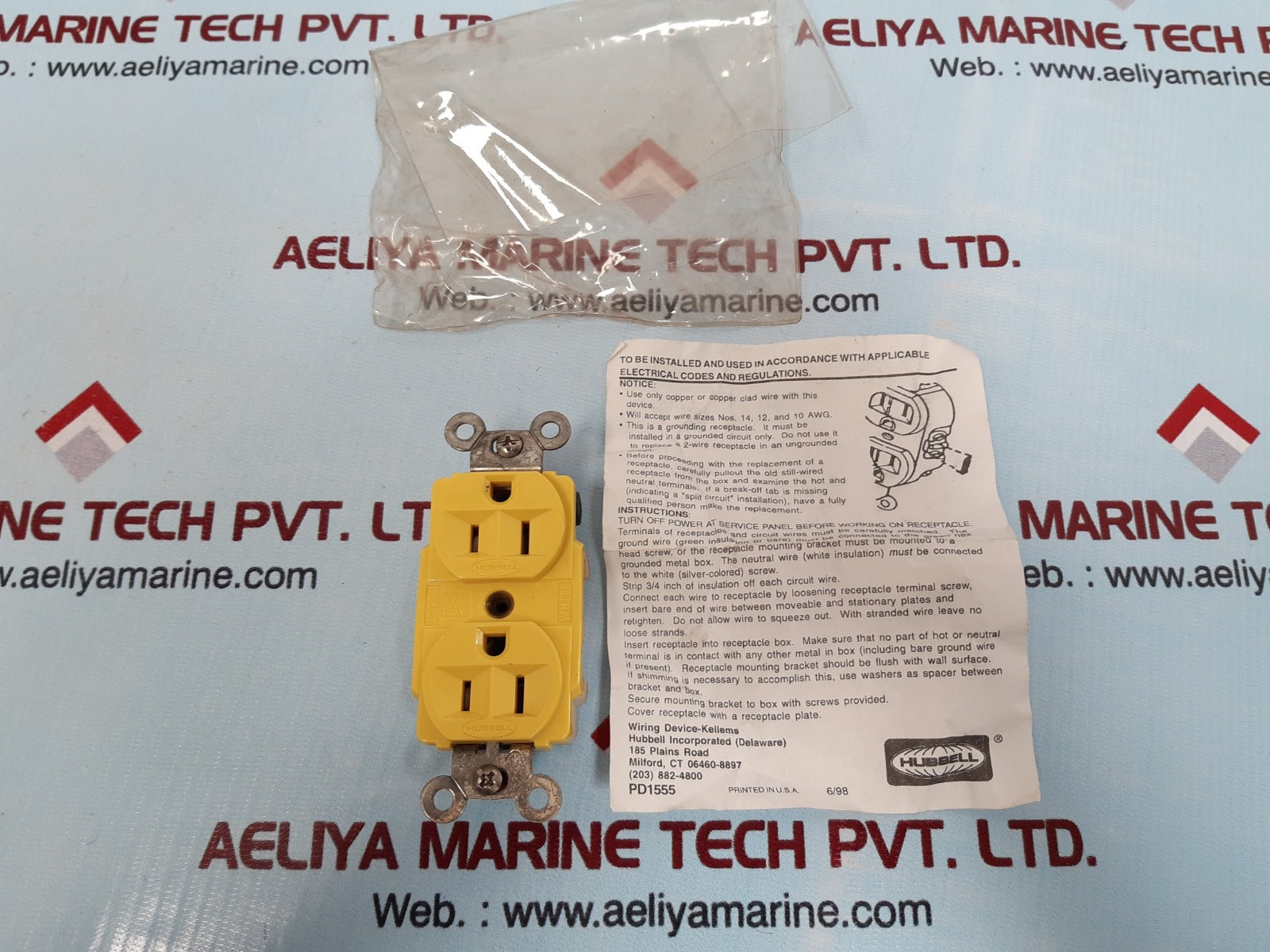 Hubbell 15a 125v twist lock duplex receptacle 