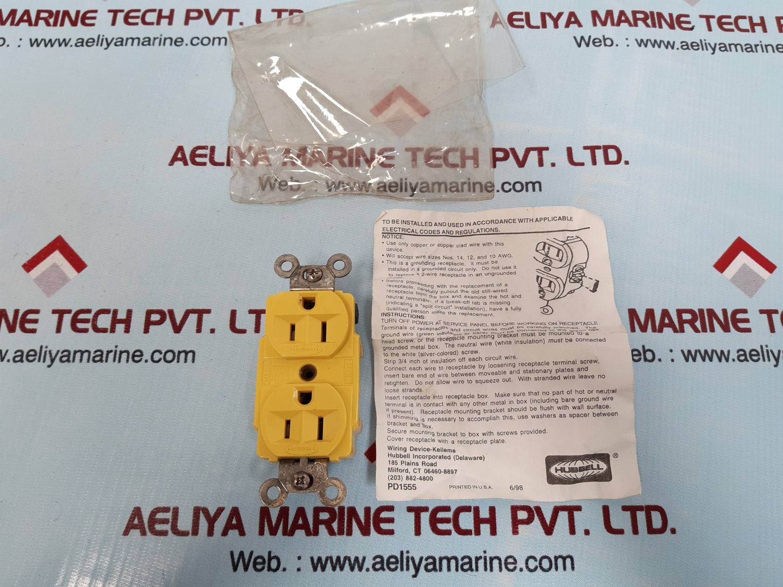 Hubbell 15a 125v twist lock duplex receptacle 