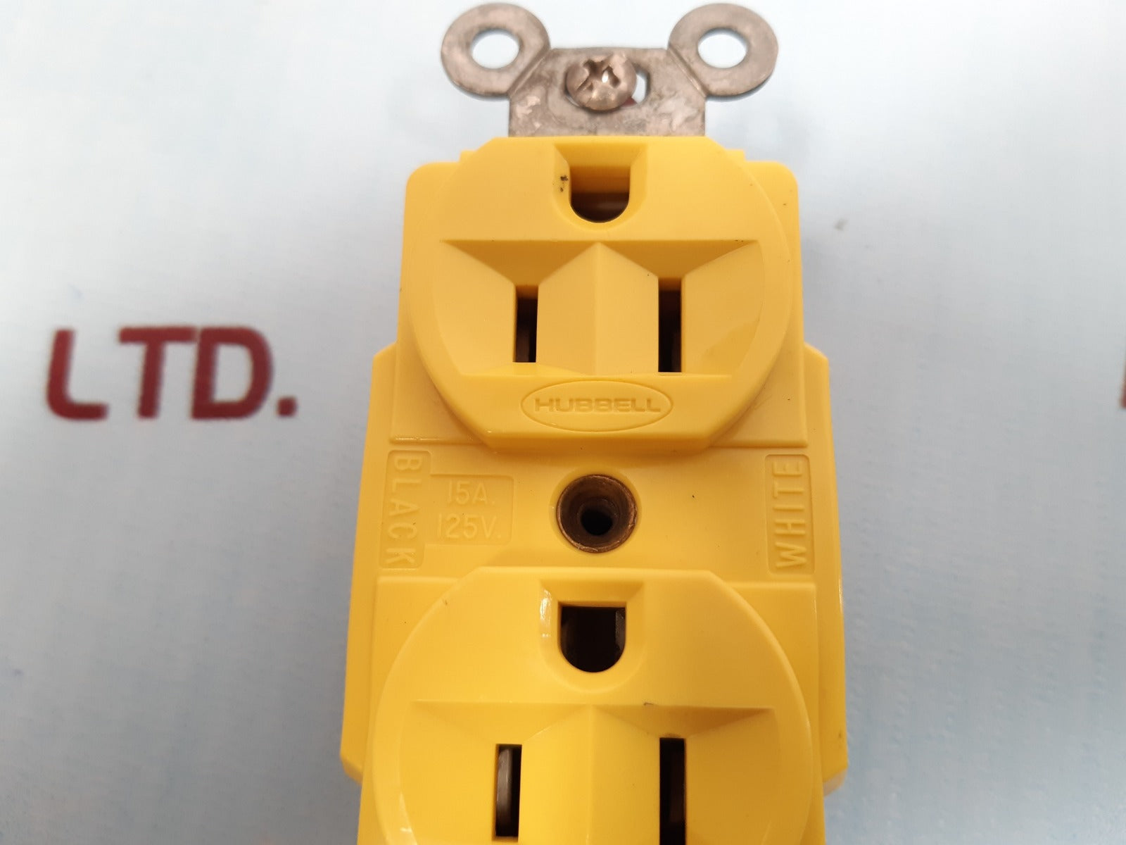 Hubbell 15a 125v twist lock duplex receptacle 