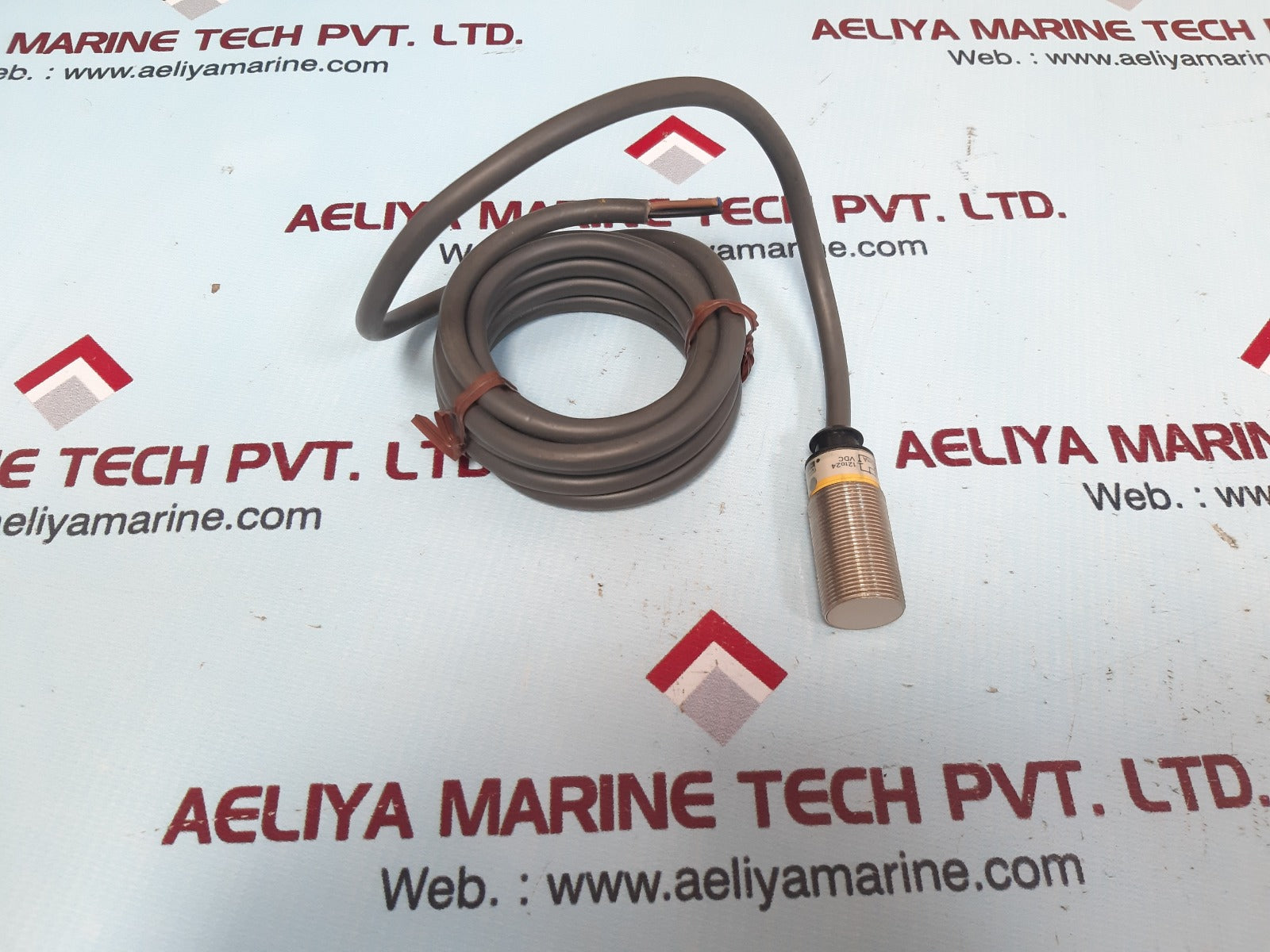 Omron E2E-x5E2 Proximity Switch Sensor 12 To 24 Vdc