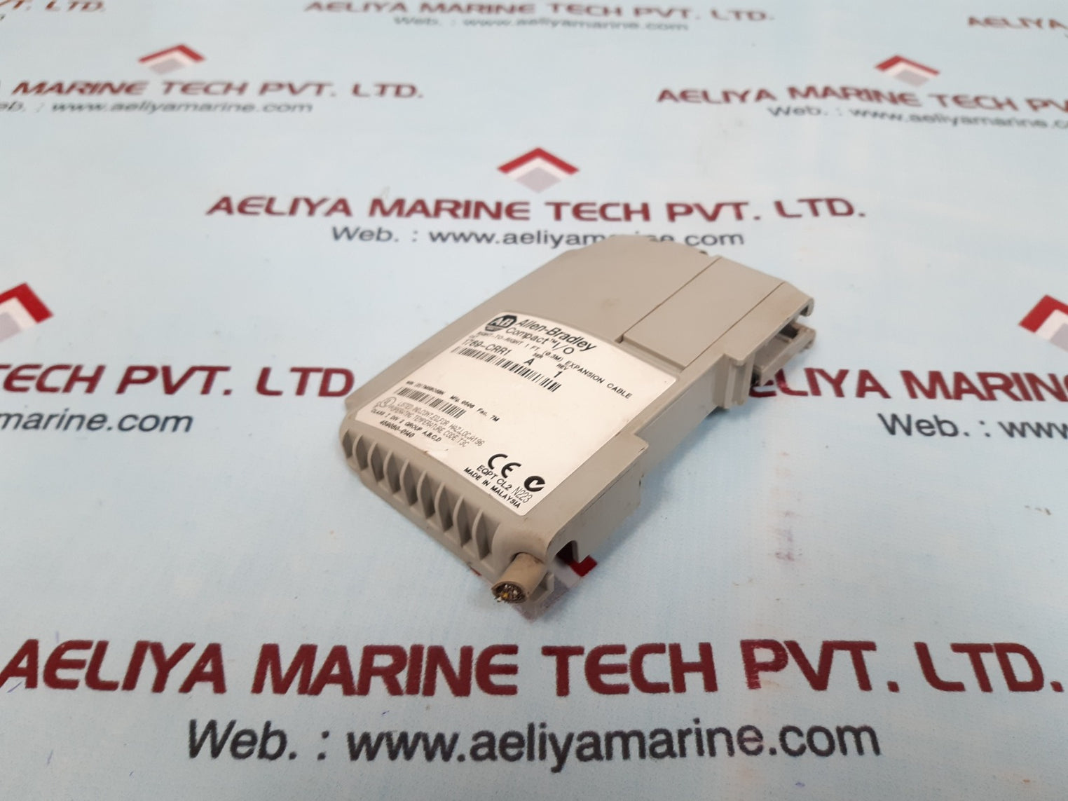 Allen-bradley 1769-crr1 right-to-right 1 ft.(0.3m) expansion cable