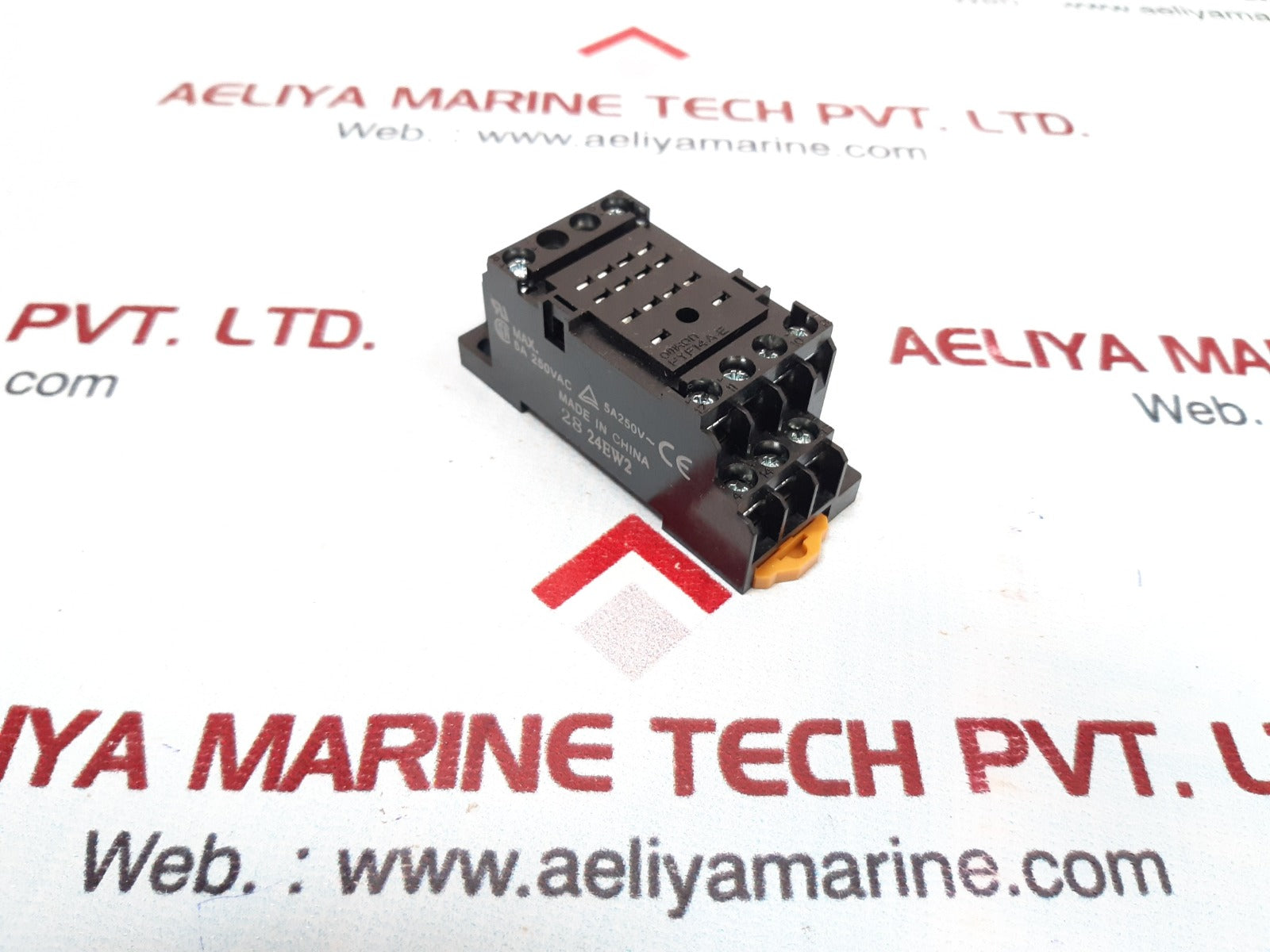 Set of 6x Omron pyf14a-e relay base socket