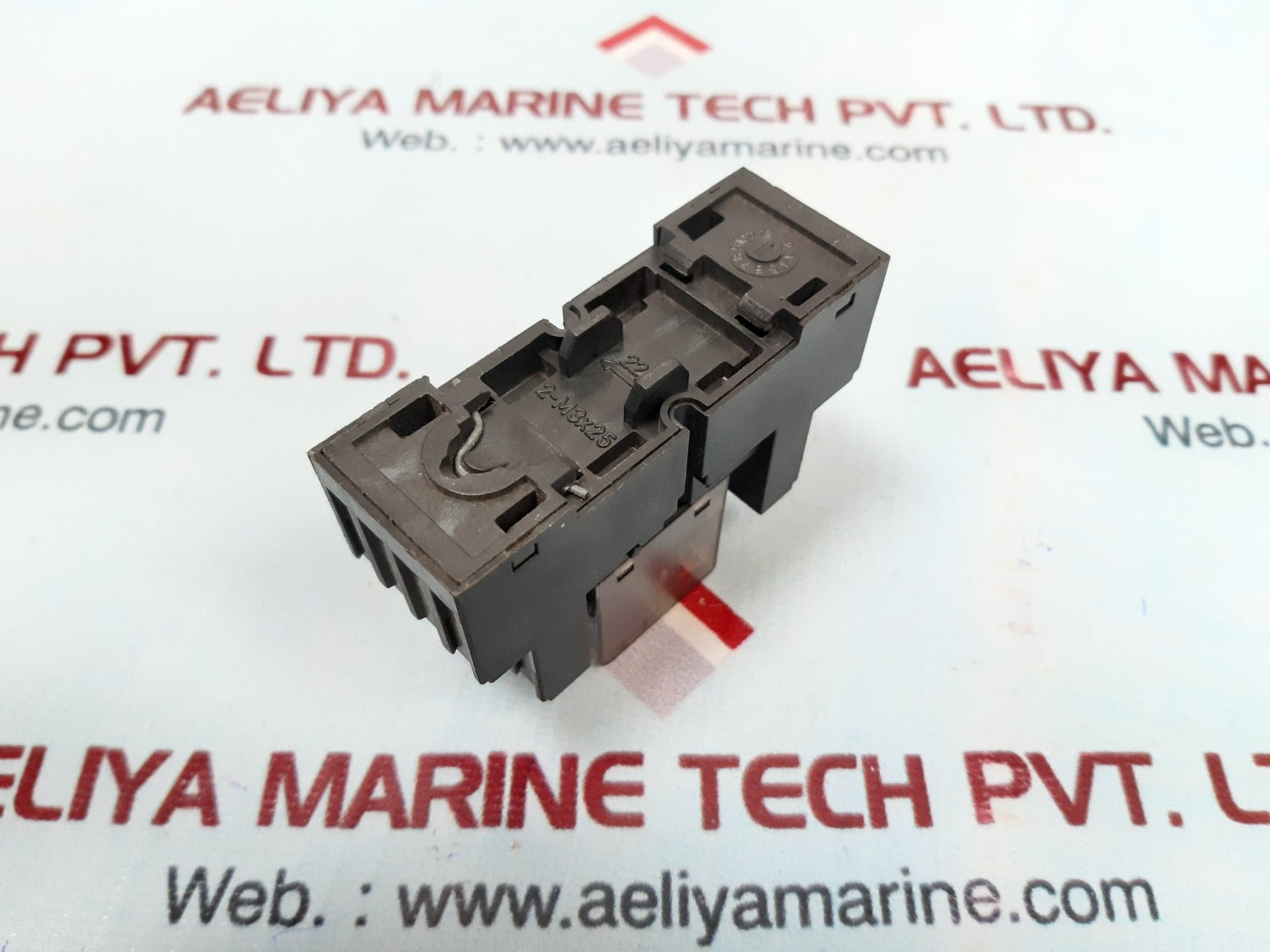Schrack pt570t30 relay with pt78704 base 