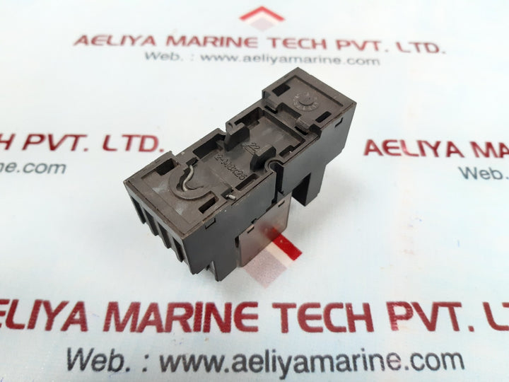 Schrack pt570t30 relay with pt78704 base 