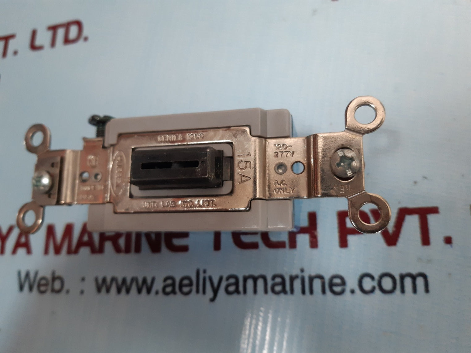 Hubbell series 1200 toggle switch 120-277v