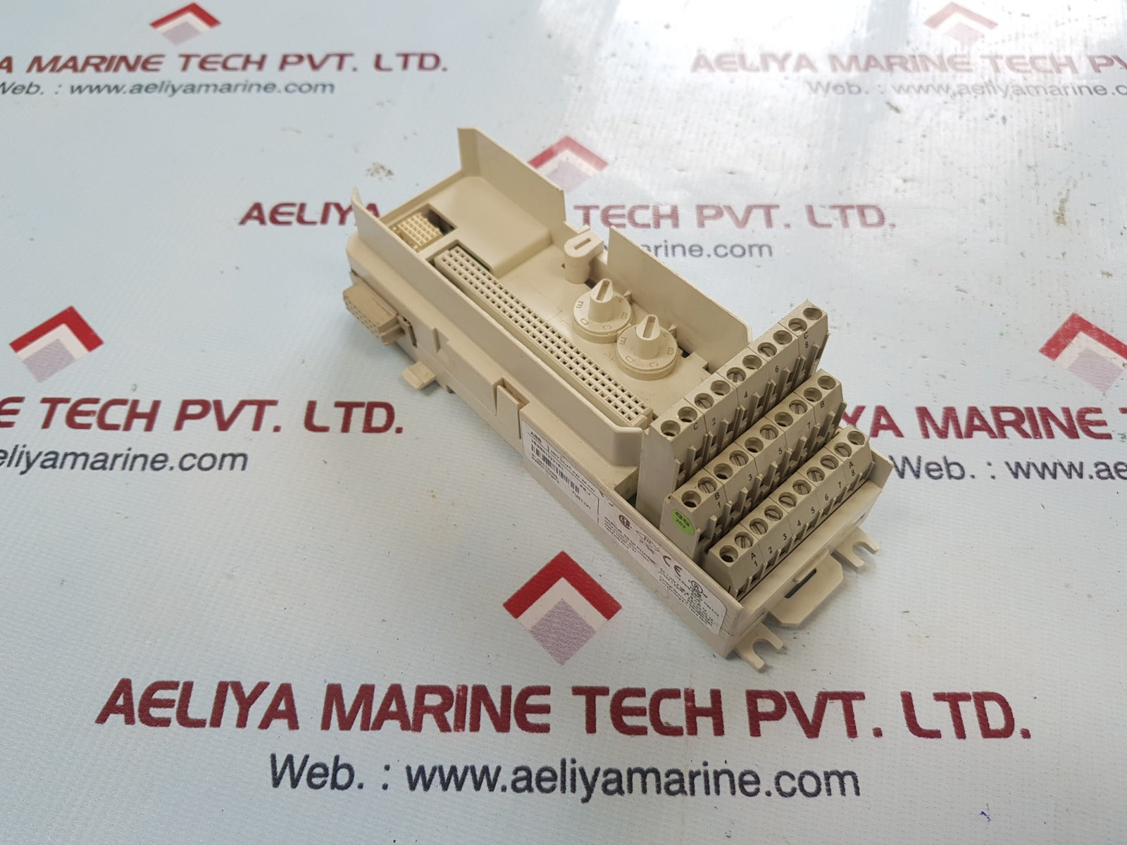 Abb tu811v1 3bse013231r1 compact module termination unit 