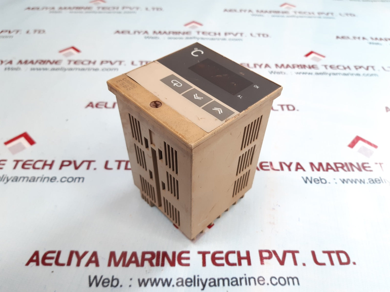 Omron e5bs-r1kj temperature controller