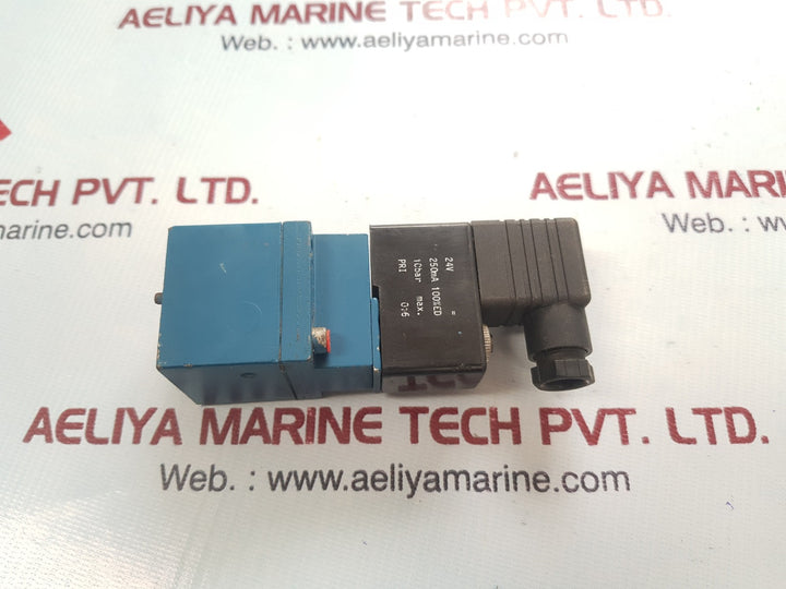 Wabco 3722260220 pneumatic  directional valve 