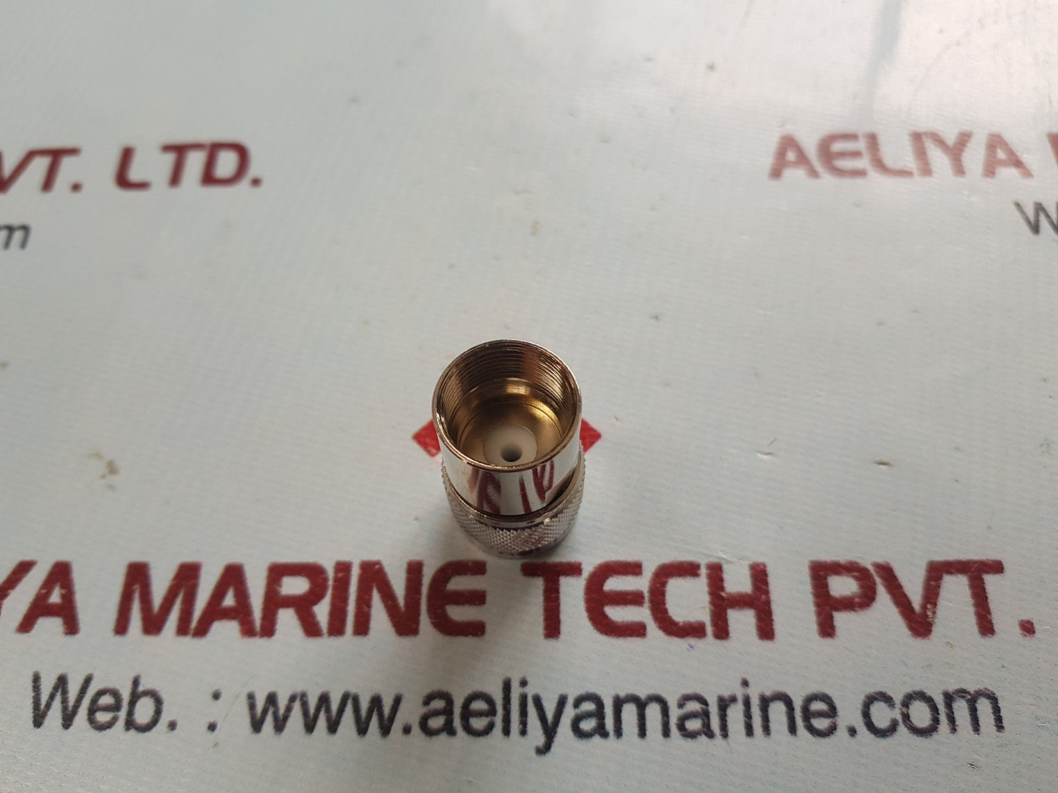 Amphenol n plug 82-202-10p1 straight crimp plug connector