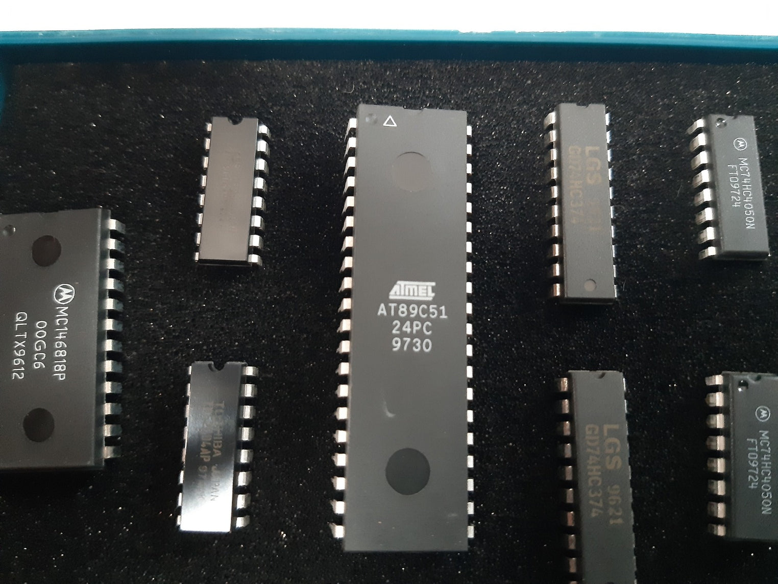 Electronic chip set