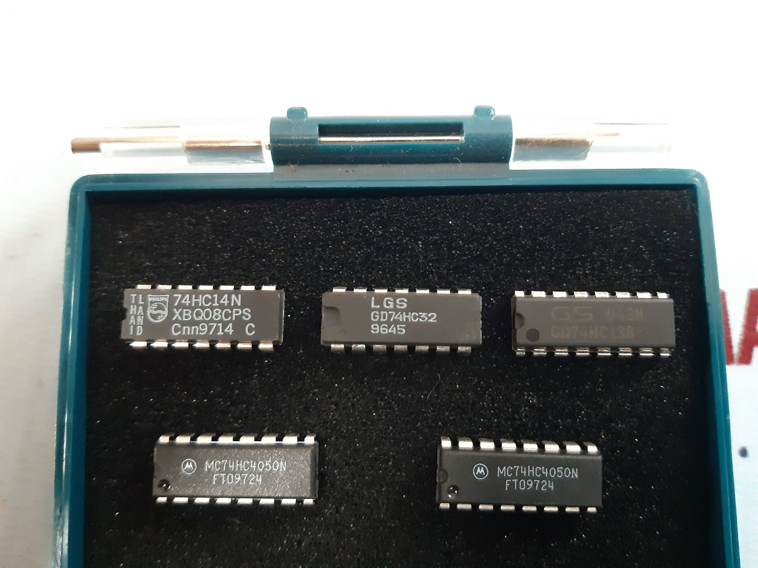 Electronic chip set