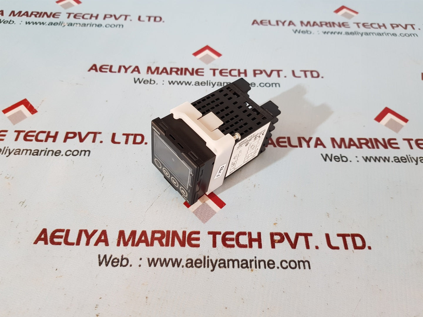 Omron e5cn-r2t temperature controller 100-240vac