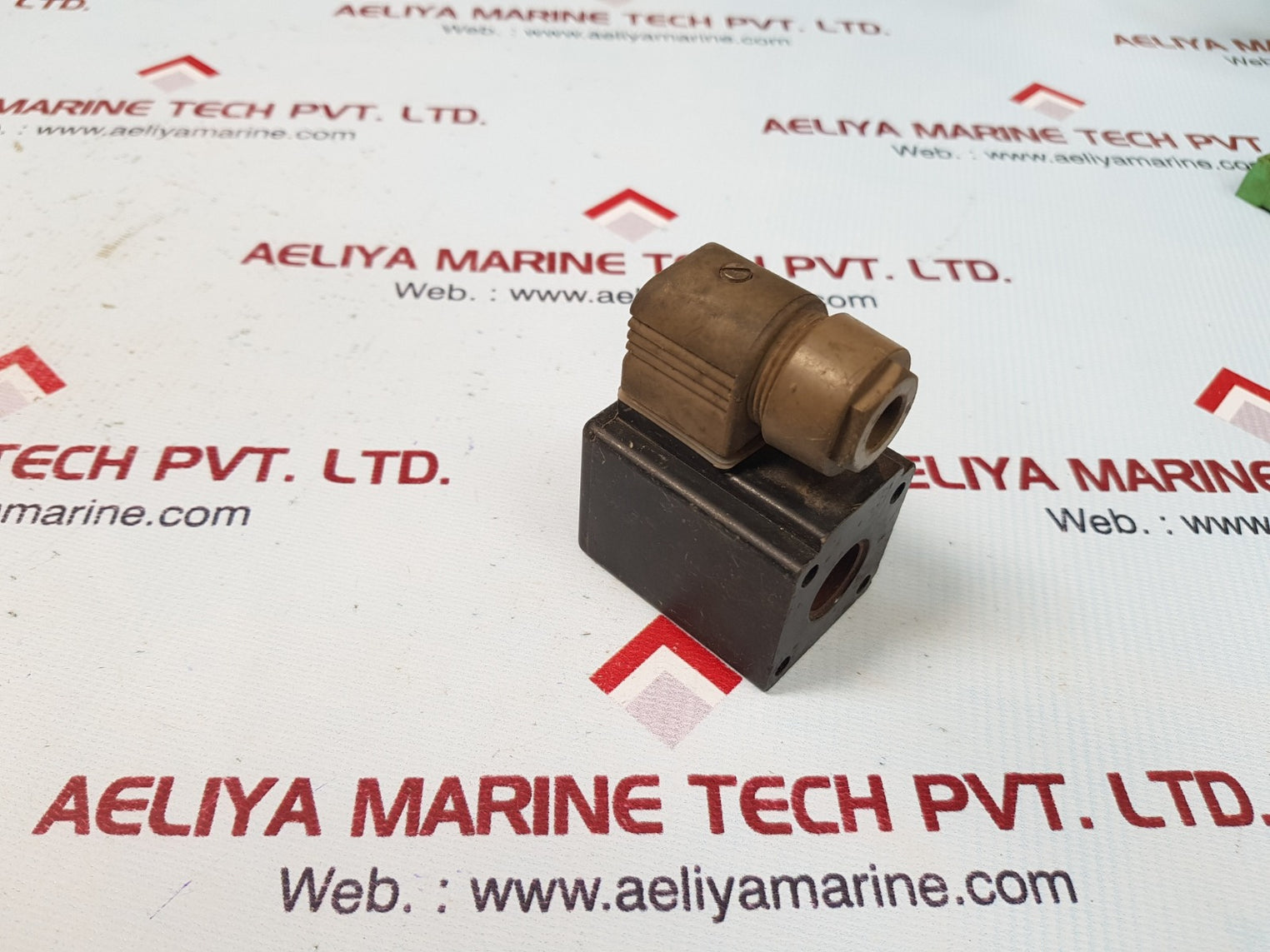 Burkert 355-c-02 solenoid valve 220v 60hz 