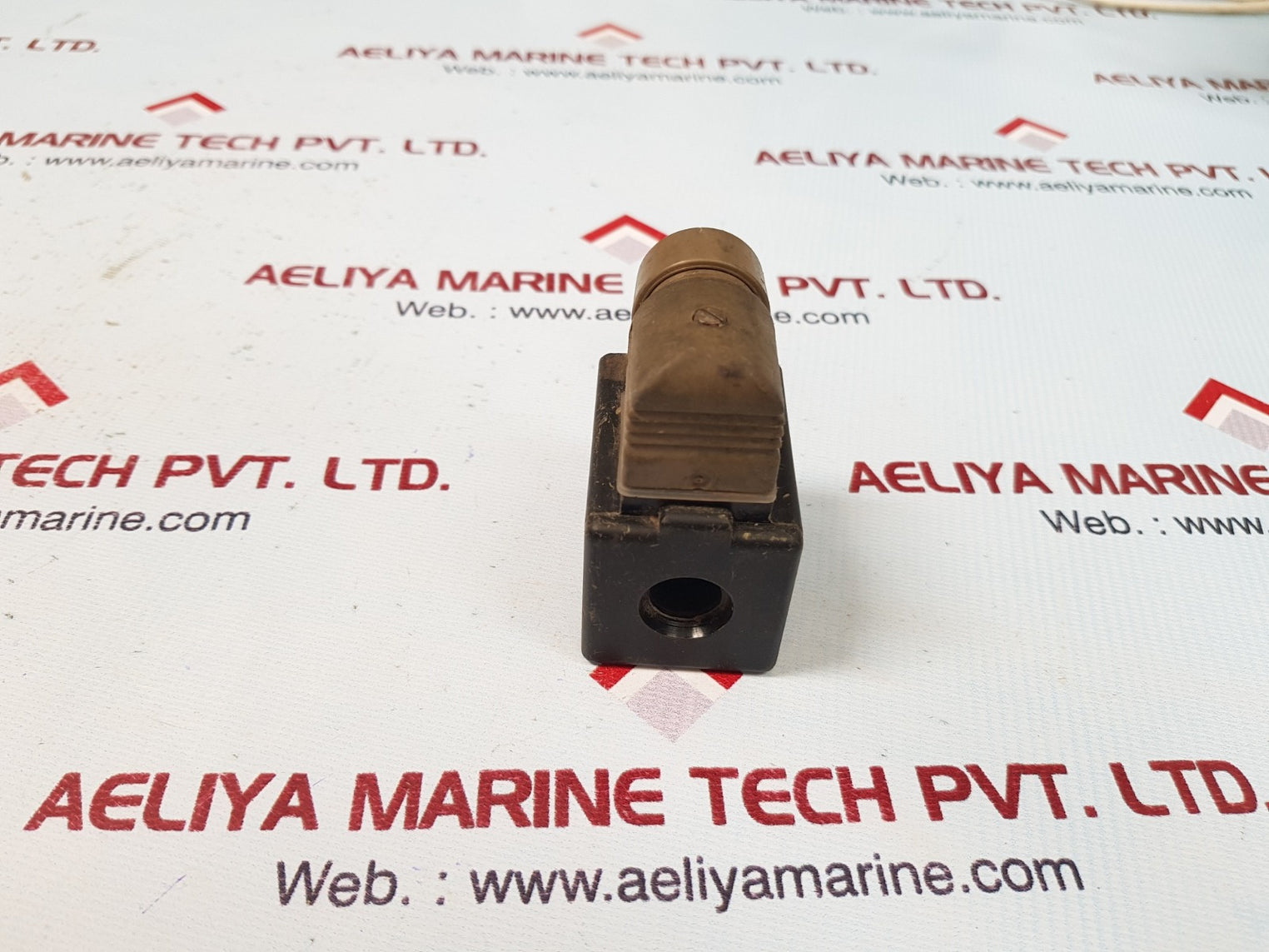 Burkert 355-c-02 solenoid valve 220v 60hz 