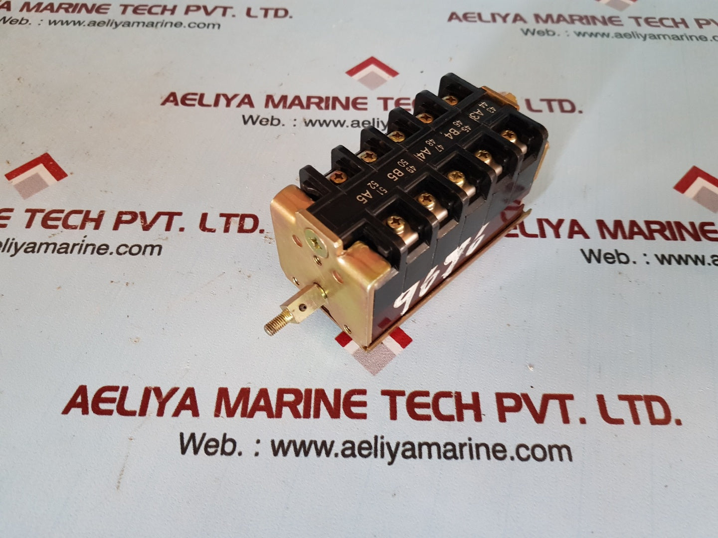 axh-1 auxiliary switch 